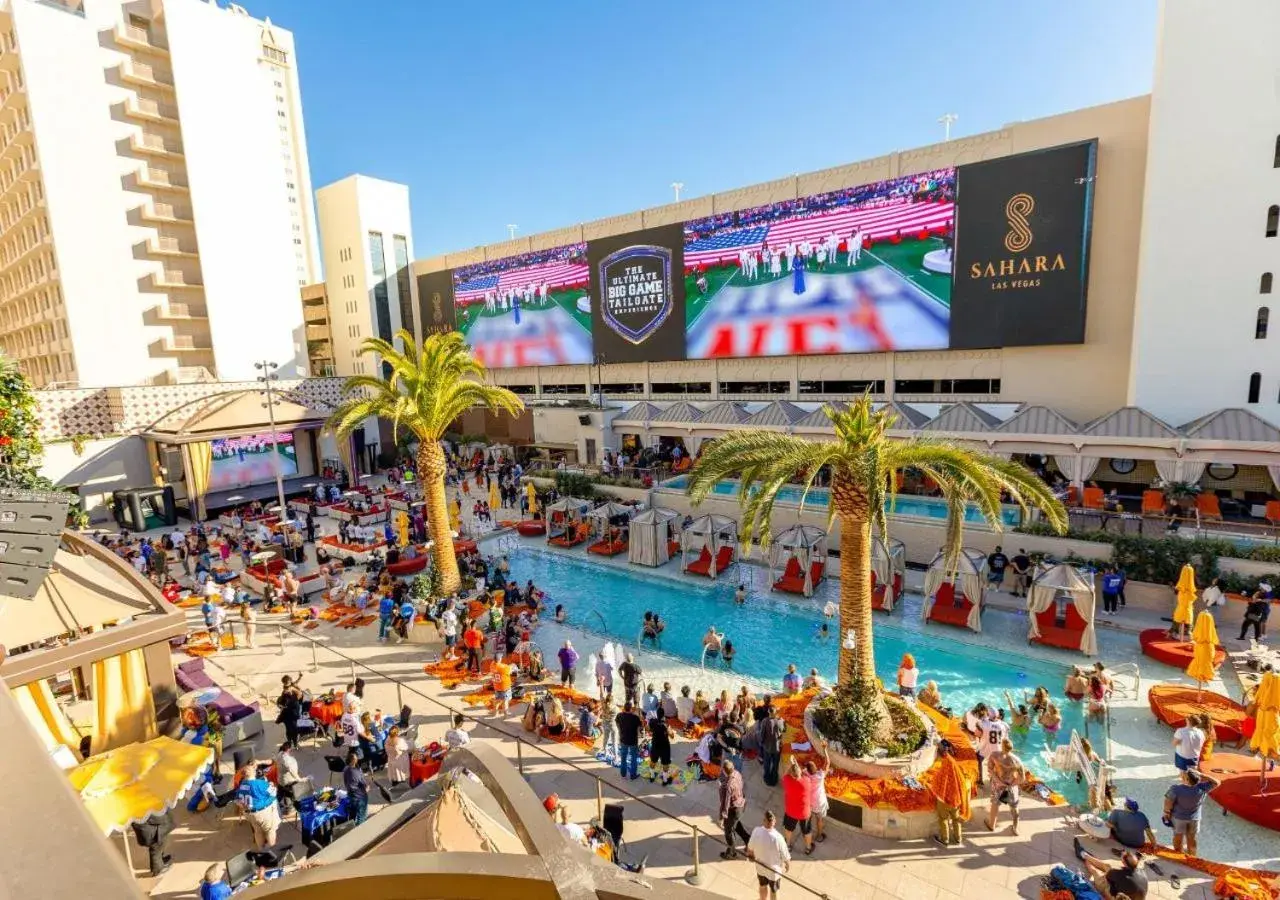Swimming pool in SAHARA Las Vegas Swimming pool in SAHARA Las Vegas