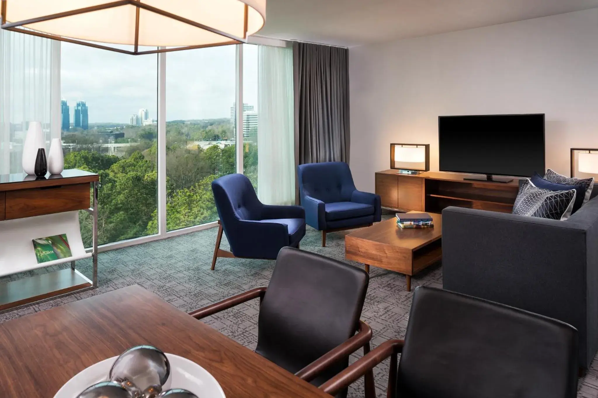 Living room in Le Meridien Atlanta Perimeter Living room in Le Meridien Atlanta Perimeter