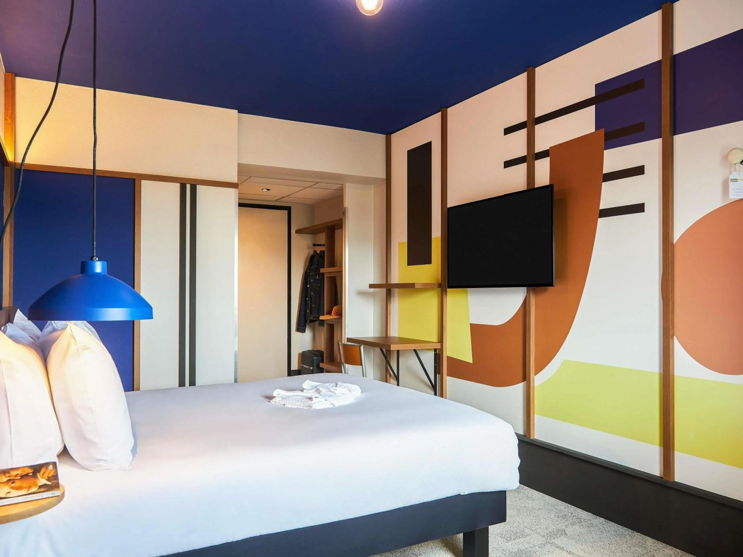Bedroom, Bed in greet hotel Marseille Parc Chanot Velodrome by Accor