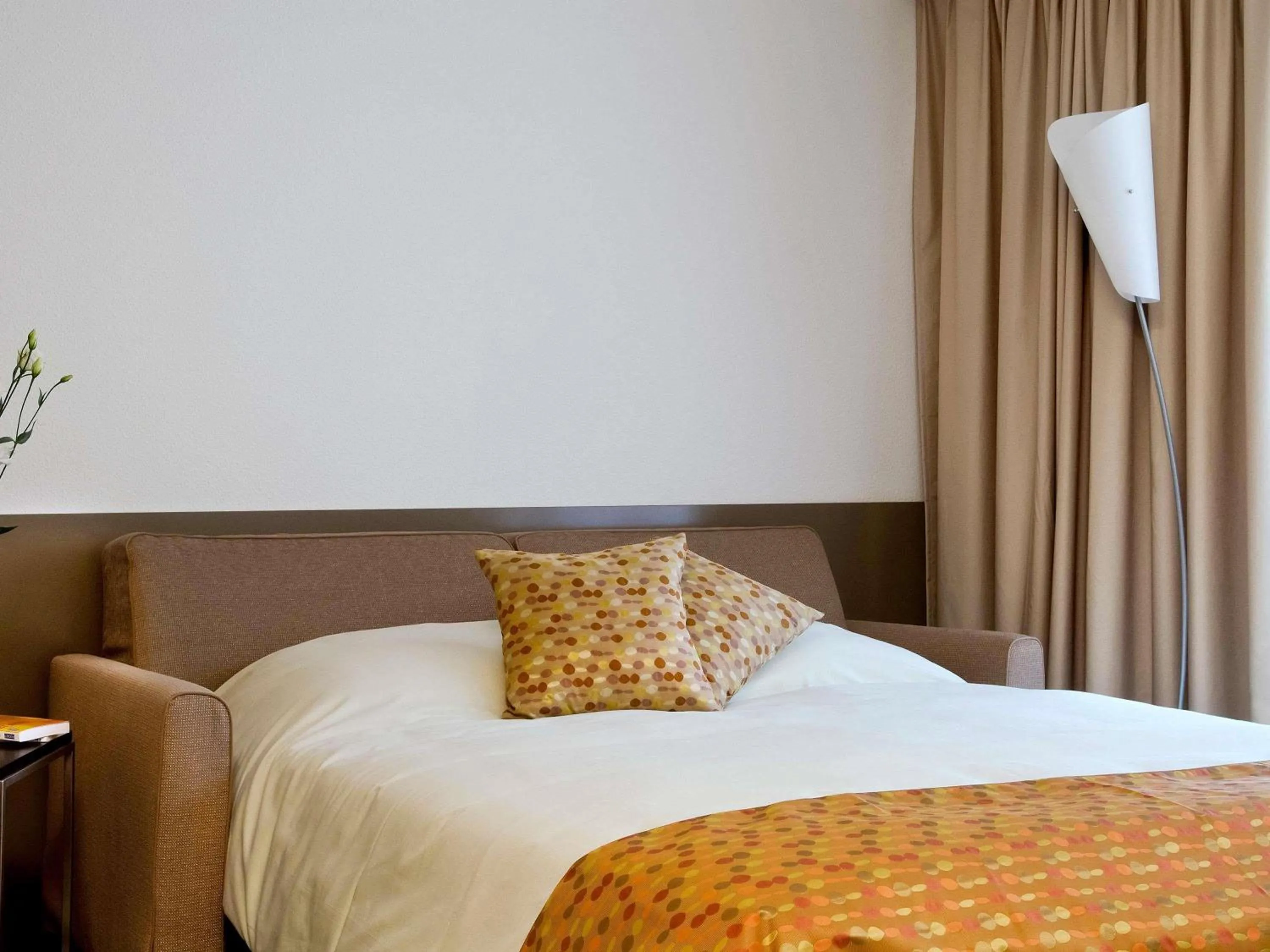 Property building, Bed in Aparthotel Adagio Bordeaux Centre Gambetta