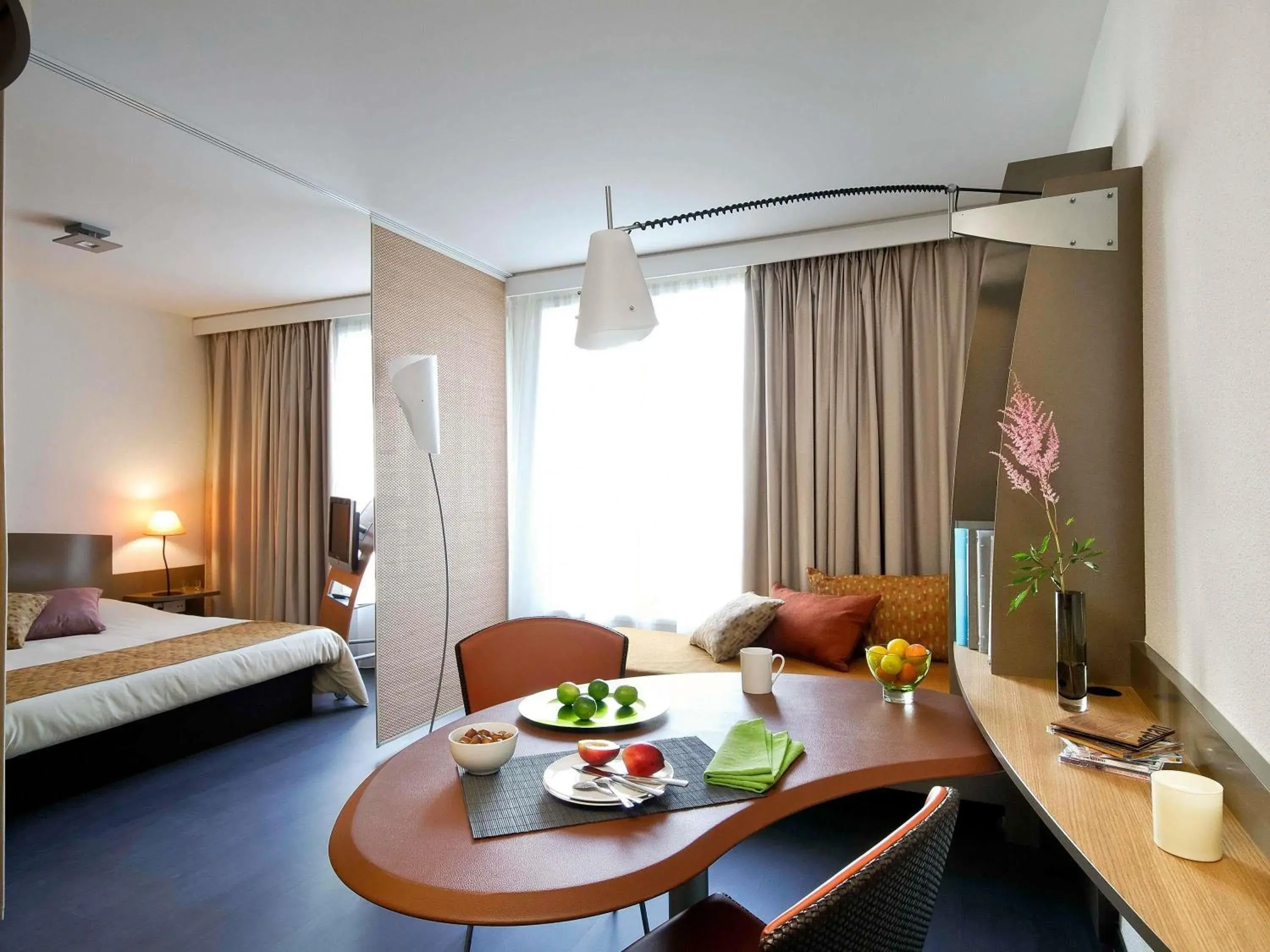 Property building, Bed in Aparthotel Adagio Bordeaux Centre Gambetta Property building, Bed in Aparthotel Adagio Bordeaux Centre Gambetta