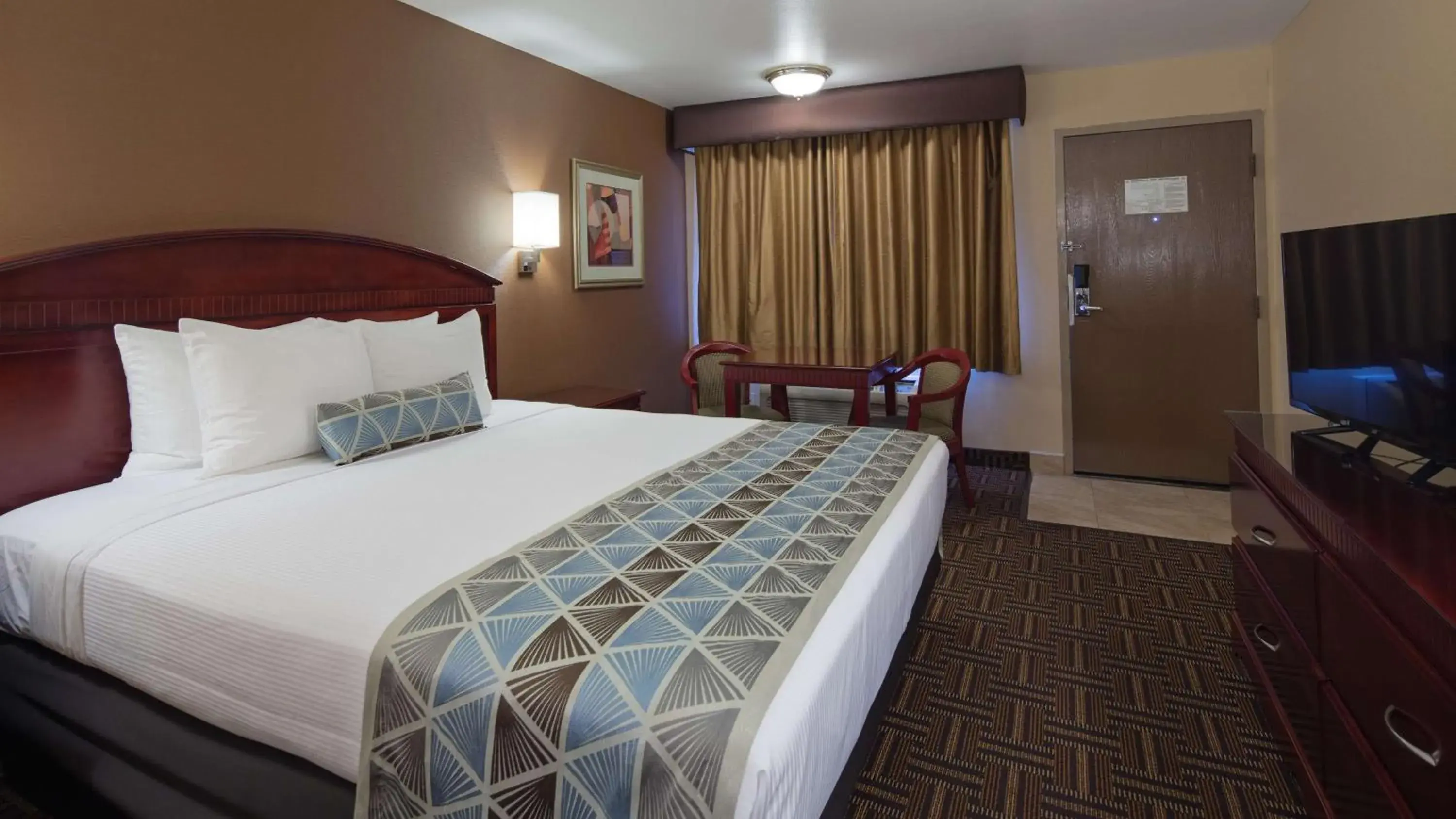 Photo of the whole room, Bed in Best Western Pasadena Inn Photo of the whole room, Bed in Best Western Pasadena Inn