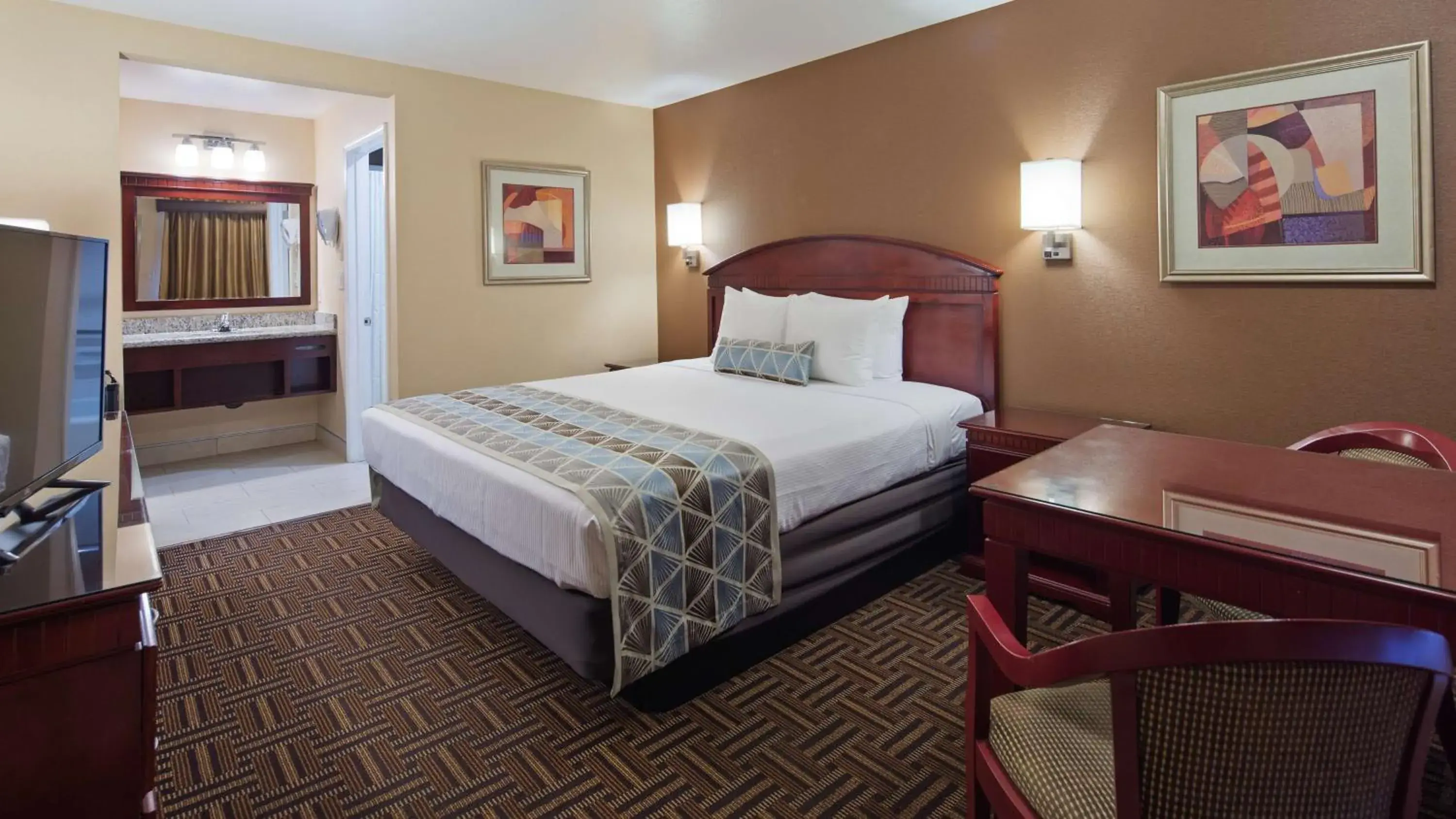 Photo of the whole room, Bed in Best Western Pasadena Inn Photo of the whole room, Bed in Best Western Pasadena Inn