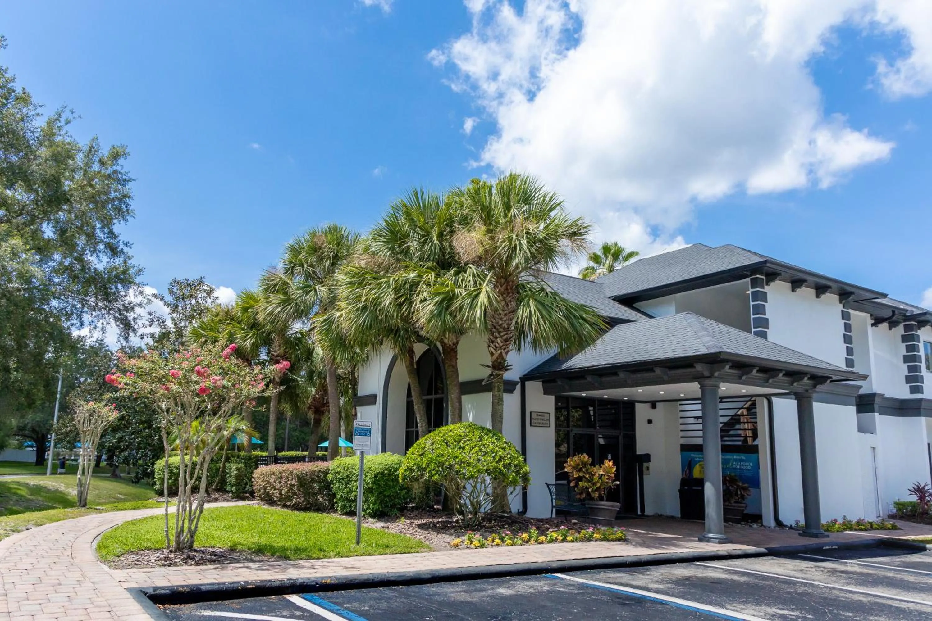 Property building in Legacy Vacation Resorts - Disney and Lake Buena Vista