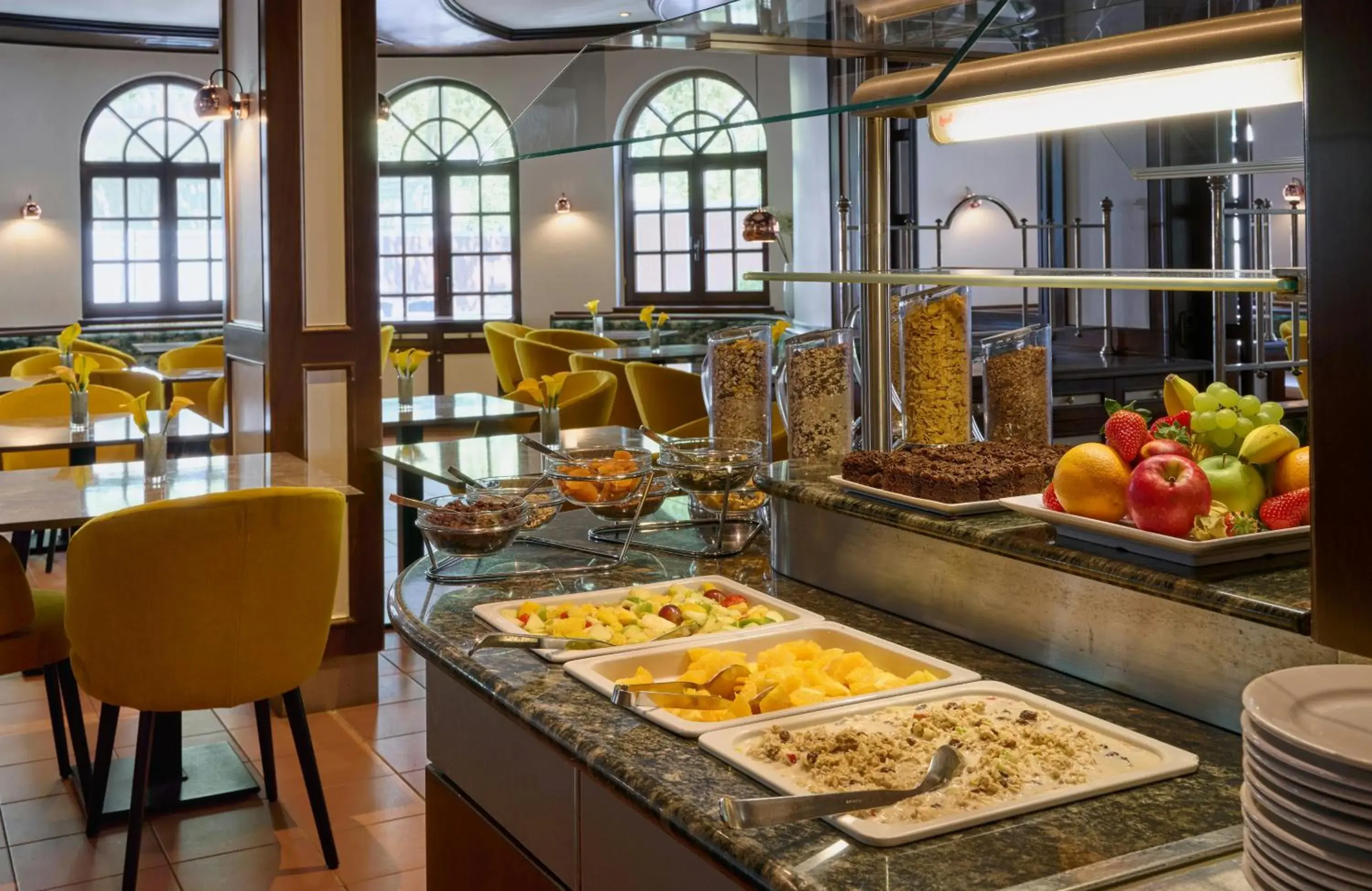 Buffet breakfast in Leonardo Hotel & Residenz München Buffet breakfast in Leonardo Hotel & Residenz München