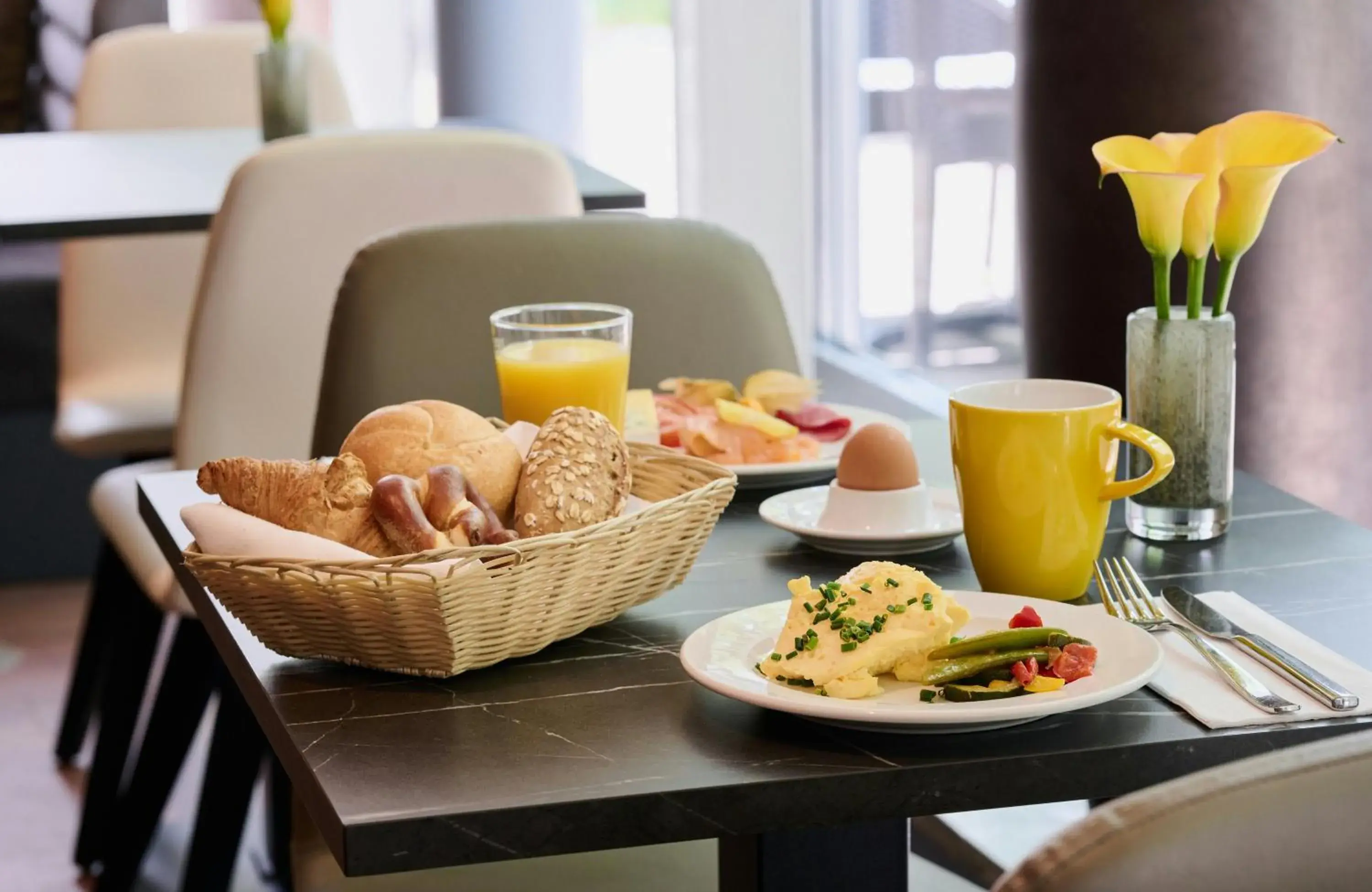 Breakfast in Leonardo Hotel & Residenz München Breakfast in Leonardo Hotel & Residenz München
