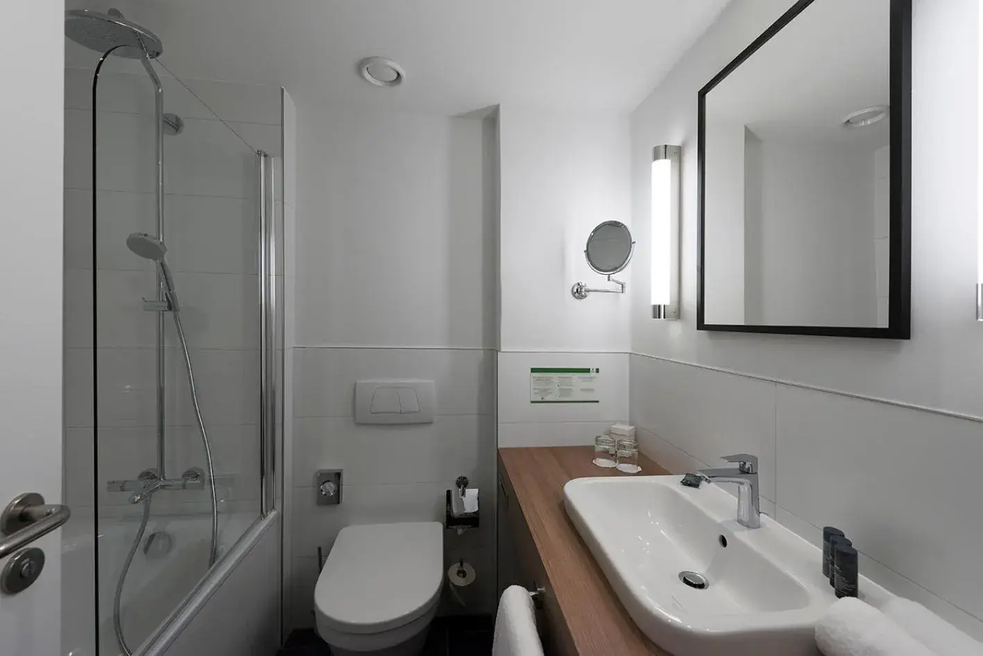 Shower in Holiday Inn Berlin City-West by IHG Shower in Holiday Inn Berlin City-West by IHG