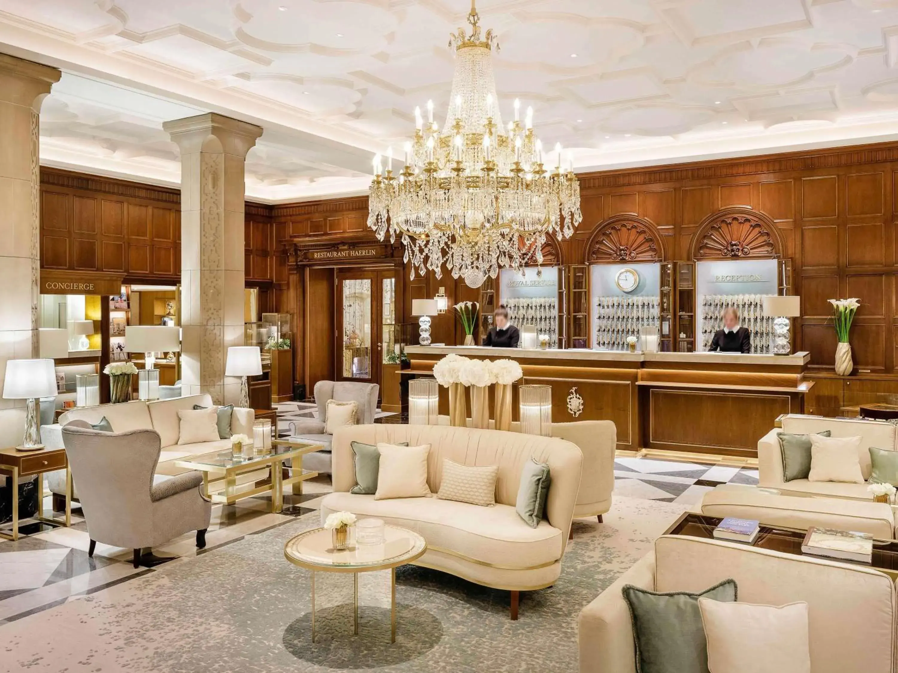 Property building in Fairmont Hotel Vier Jahreszeiten Property building in Fairmont Hotel Vier Jahreszeiten