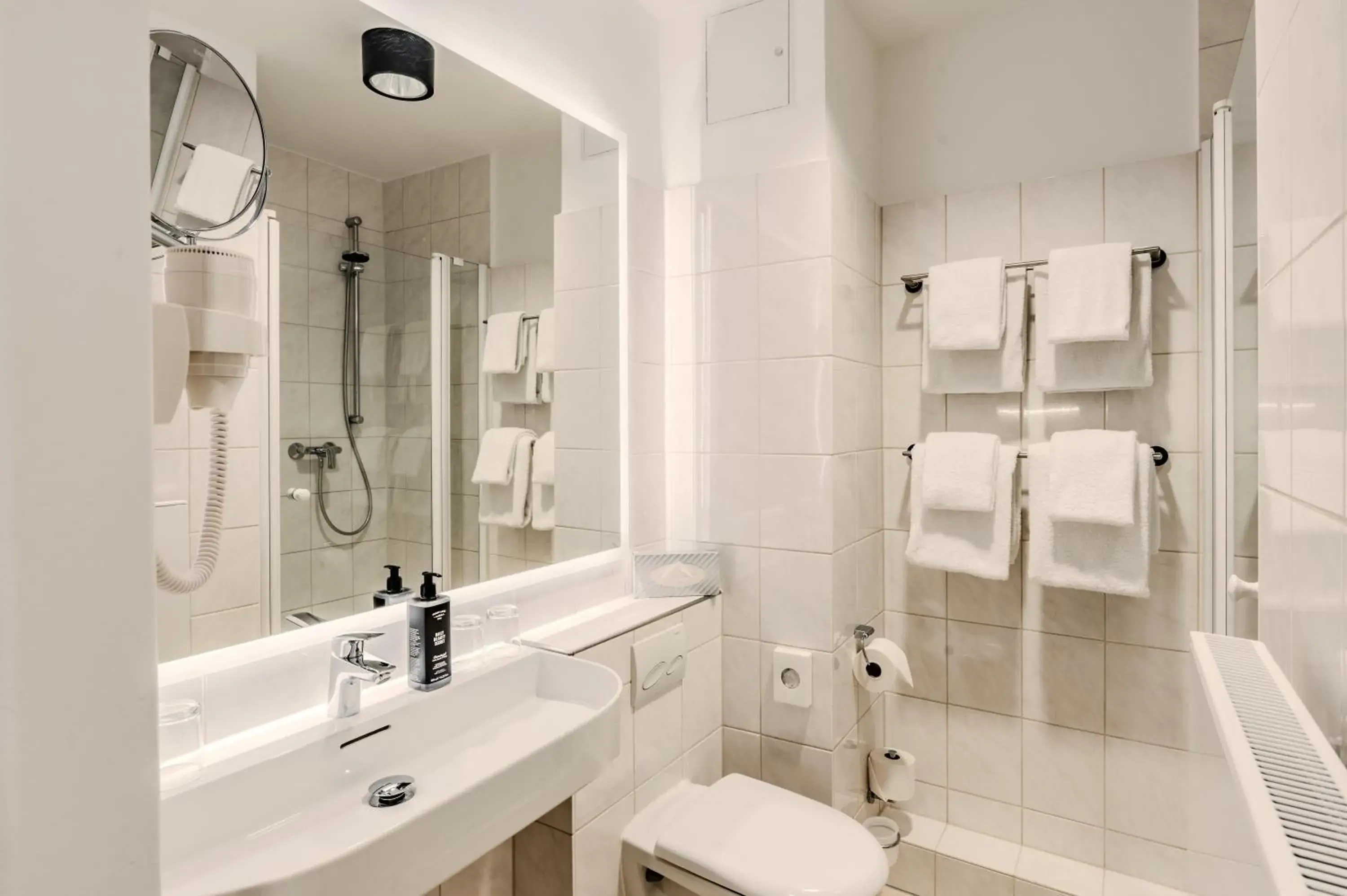 Shower in Apartment-Hotel Hamburg Mitte Shower in Apartment-Hotel Hamburg Mitte