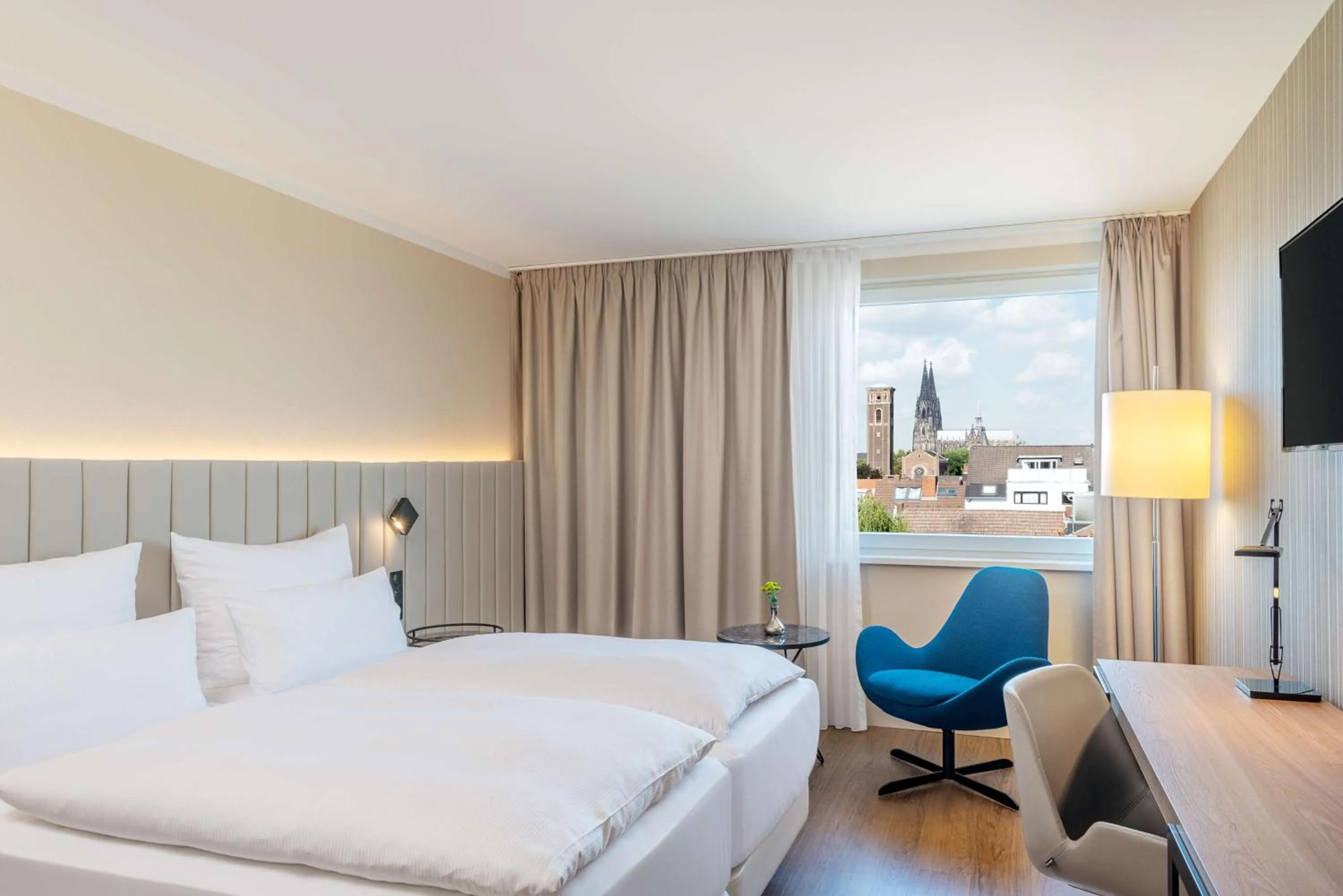 Bedroom, Bed in NH Köln Altstadt