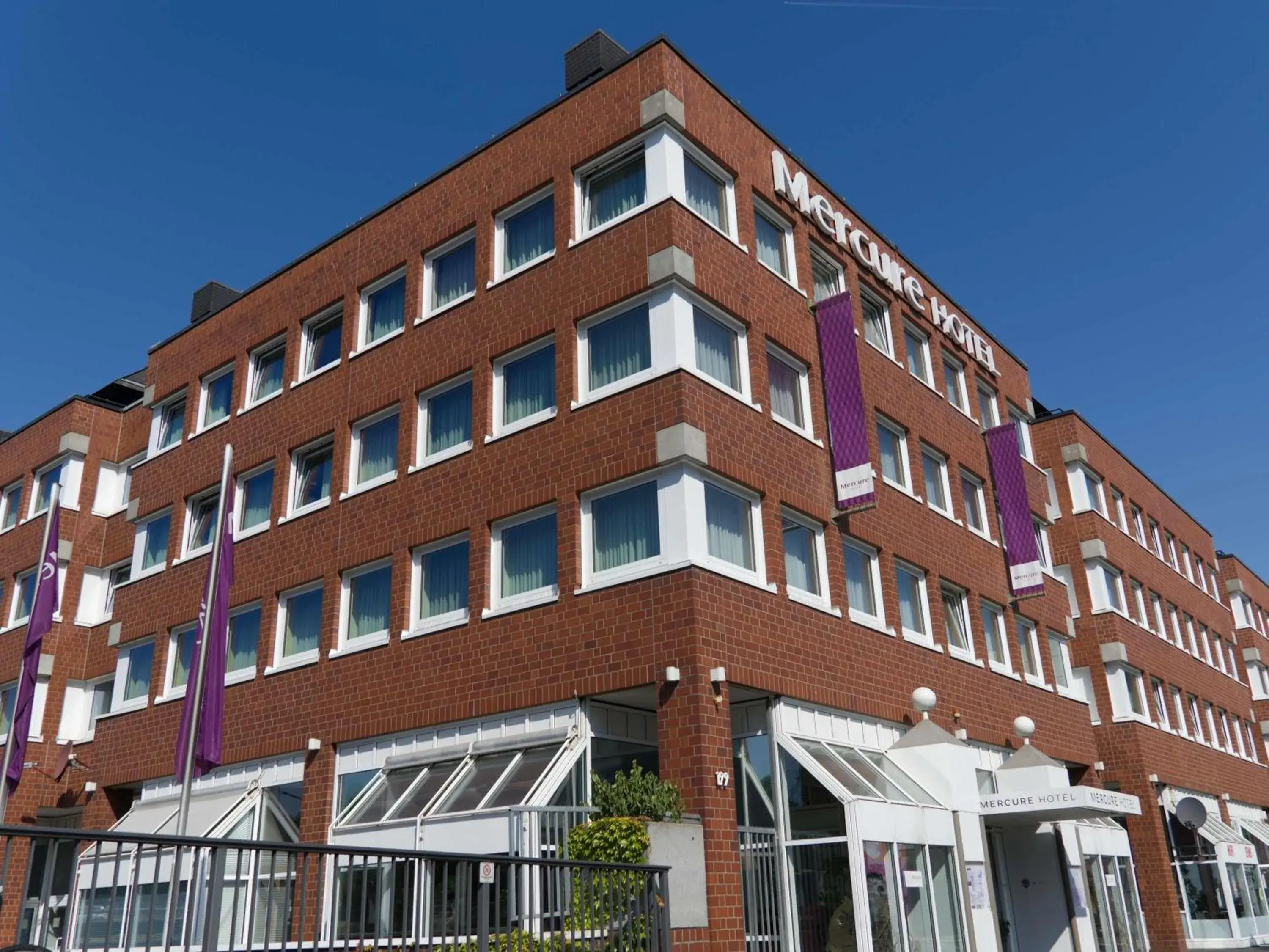 Property building in Mercure Hotel Severinshof Köln City Property building in Mercure Hotel Severinshof Köln City