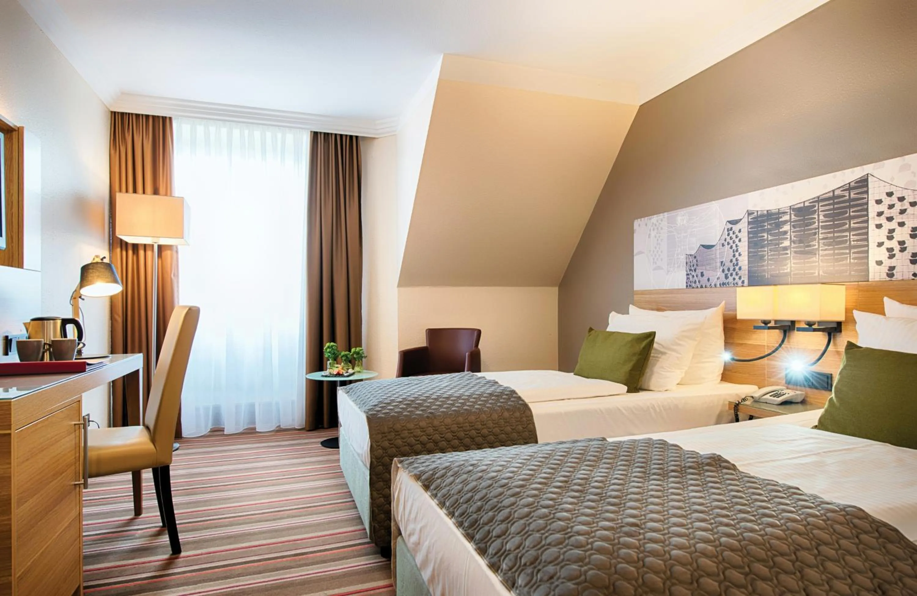 Photo of the whole room, Bed in Leonardo Hotel Hamburg Stillhorn