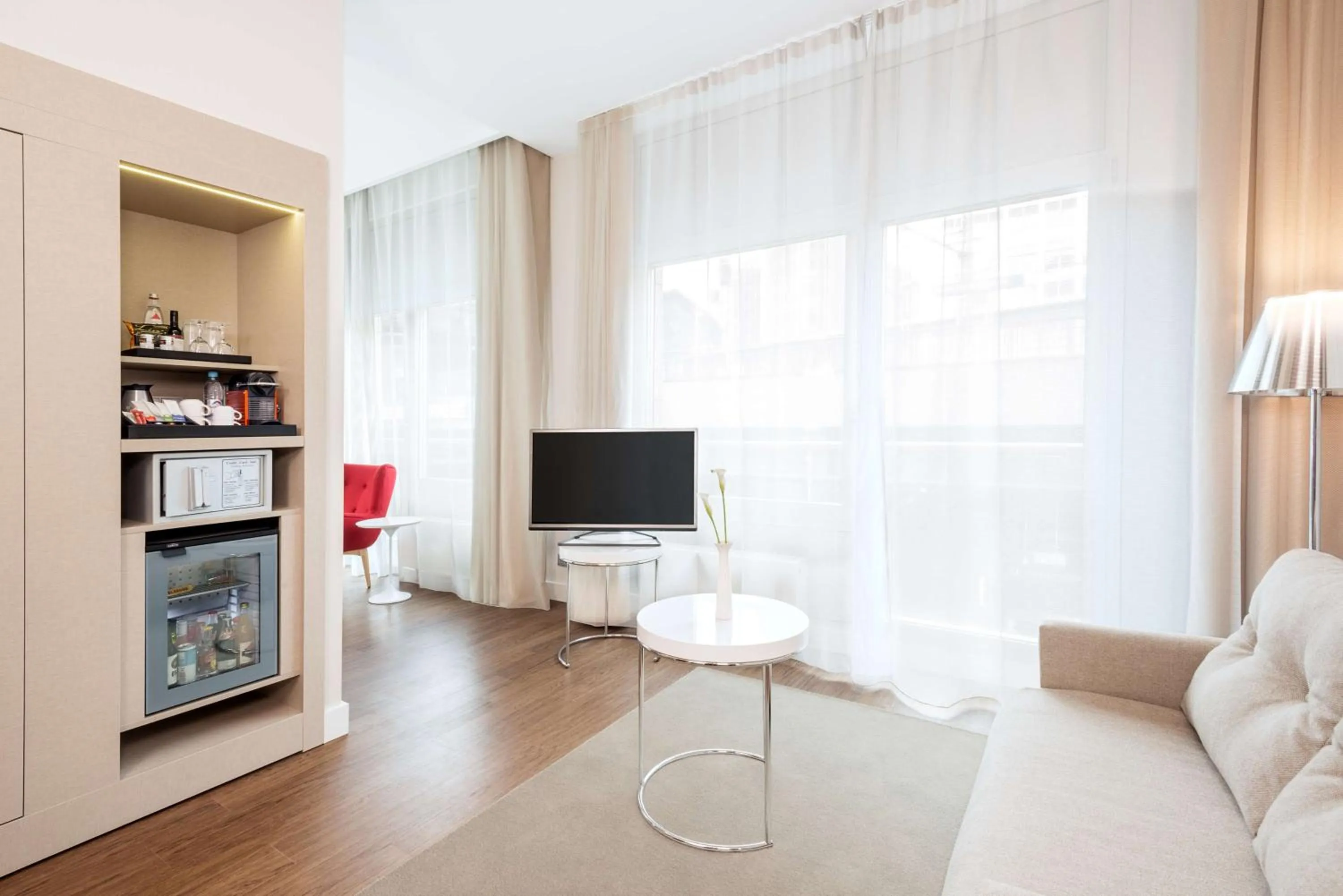 Photo of the whole room in NH Collection Berlin Mitte Friedrichstrasse