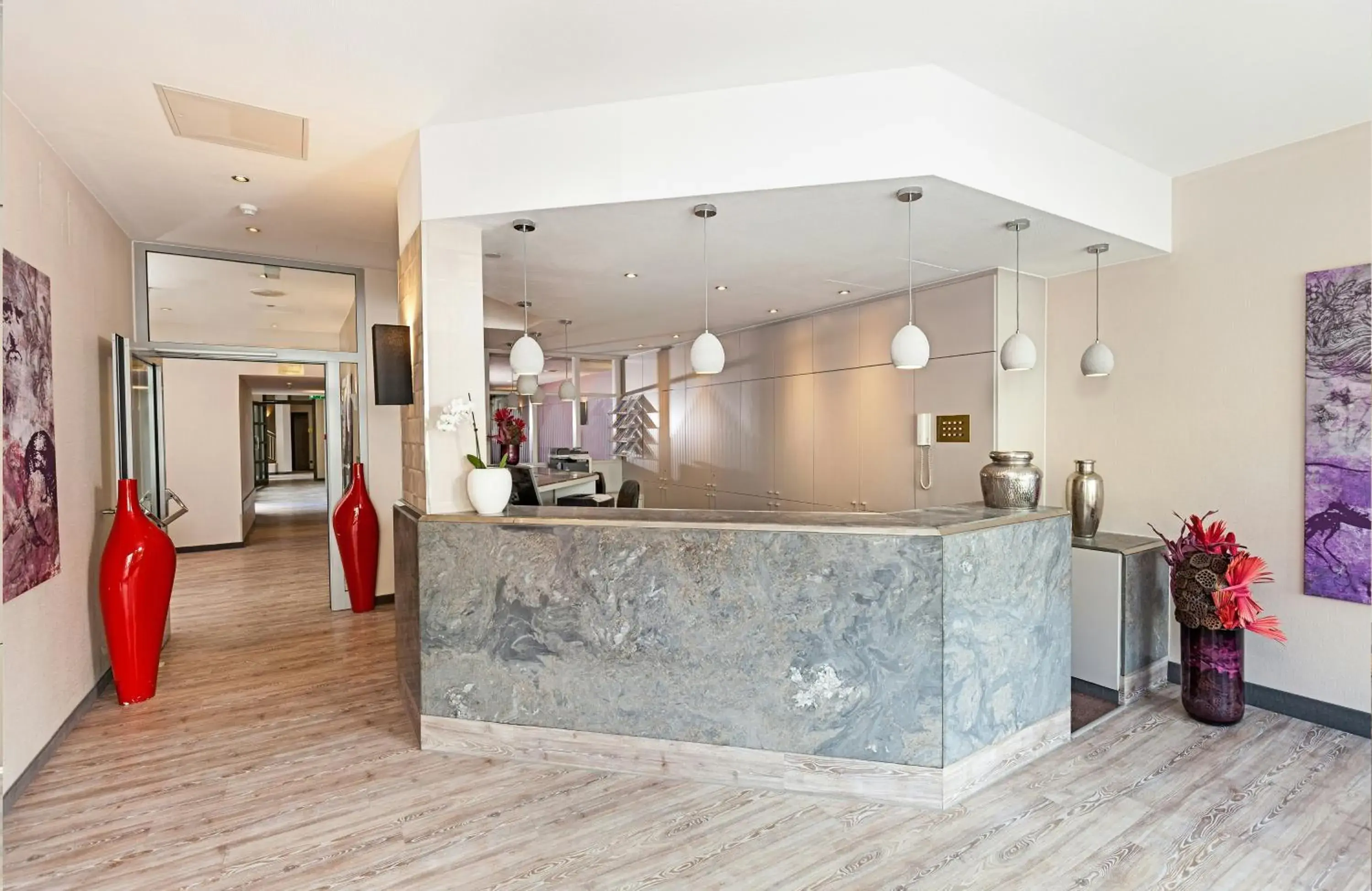 Lobby or reception in Leonardo Hotel Munich City North Lobby or reception in Leonardo Hotel Munich City North