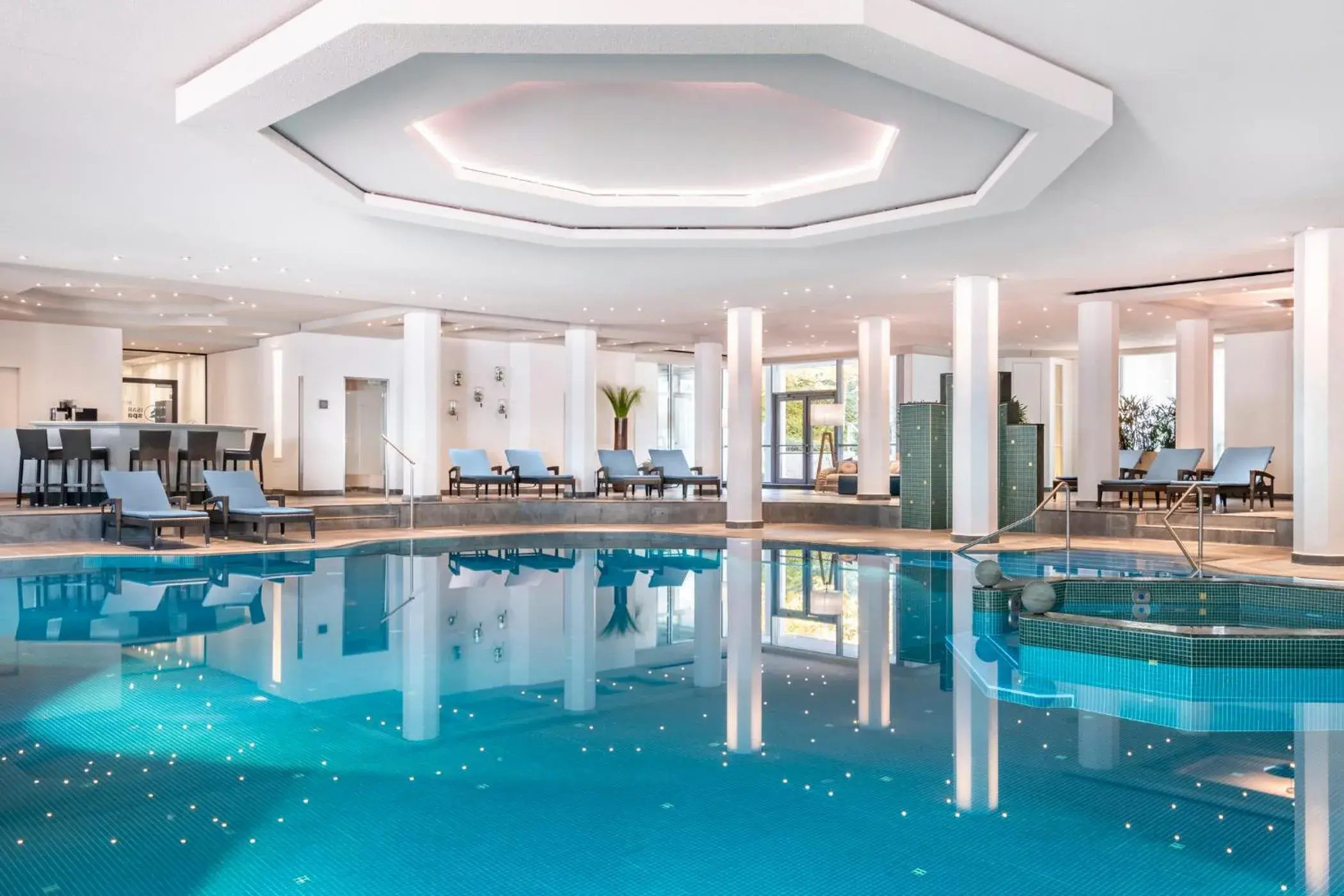 Swimming pool in The Westin Grand Munich Swimming pool in The Westin Grand Munich