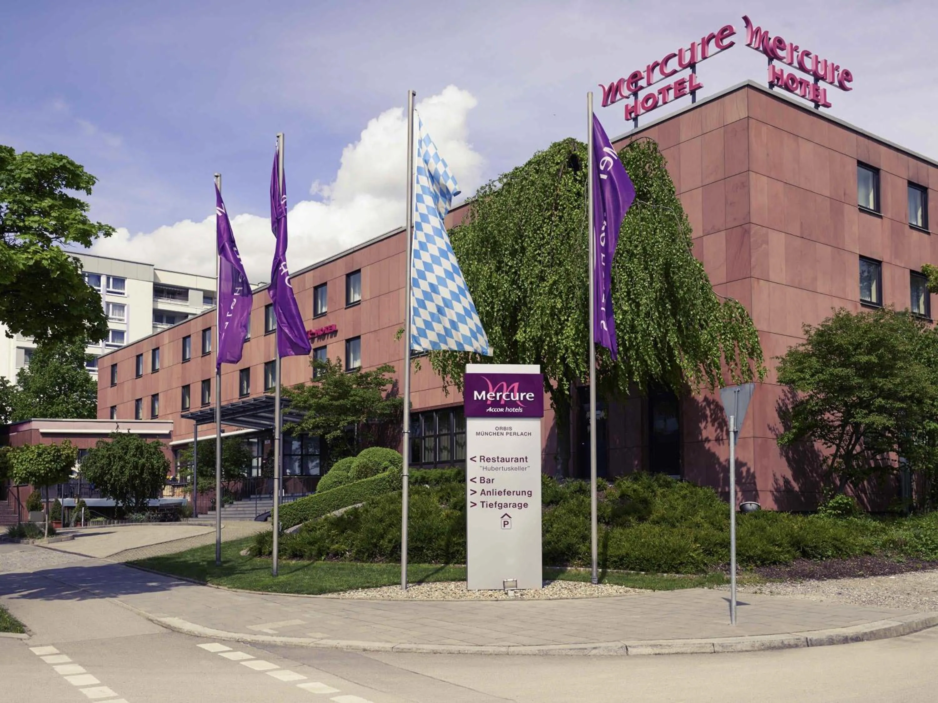Property building in Mercure Hotel München Süd Messe