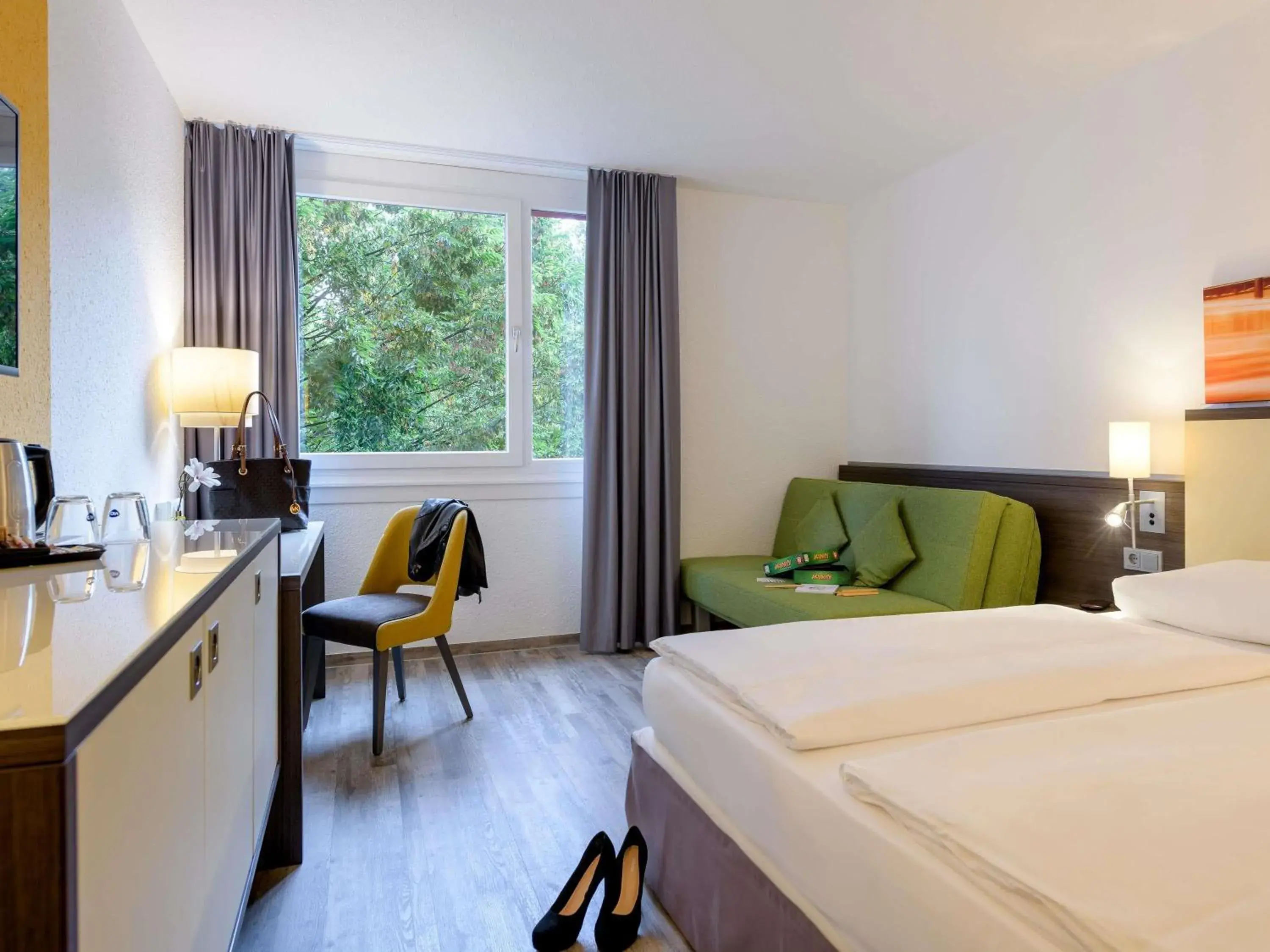 Bedroom, Bed in Mercure Hotel Köln West Bedroom, Bed in Mercure Hotel Köln West
