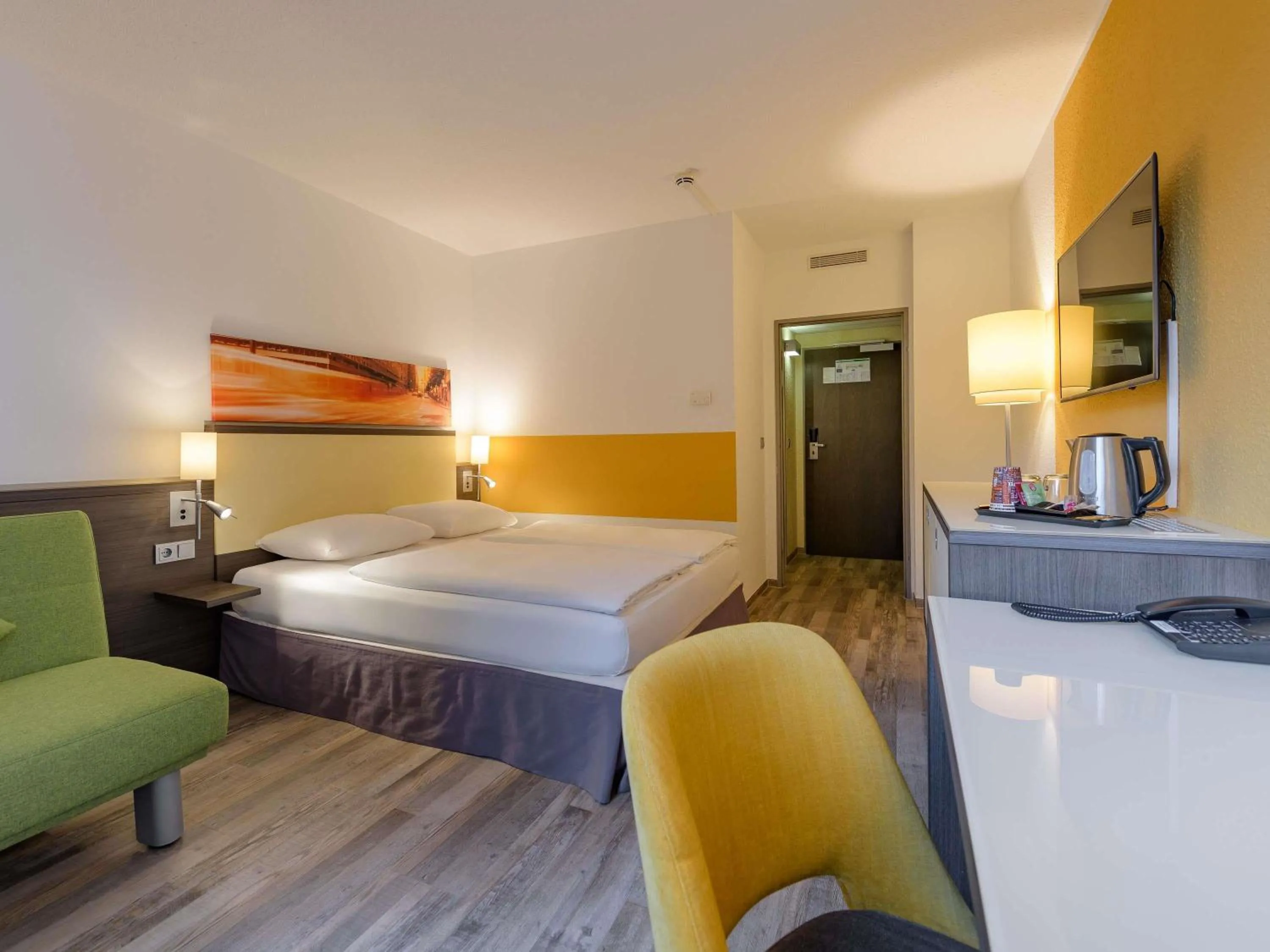 Bedroom, Bed in Mercure Hotel Köln West