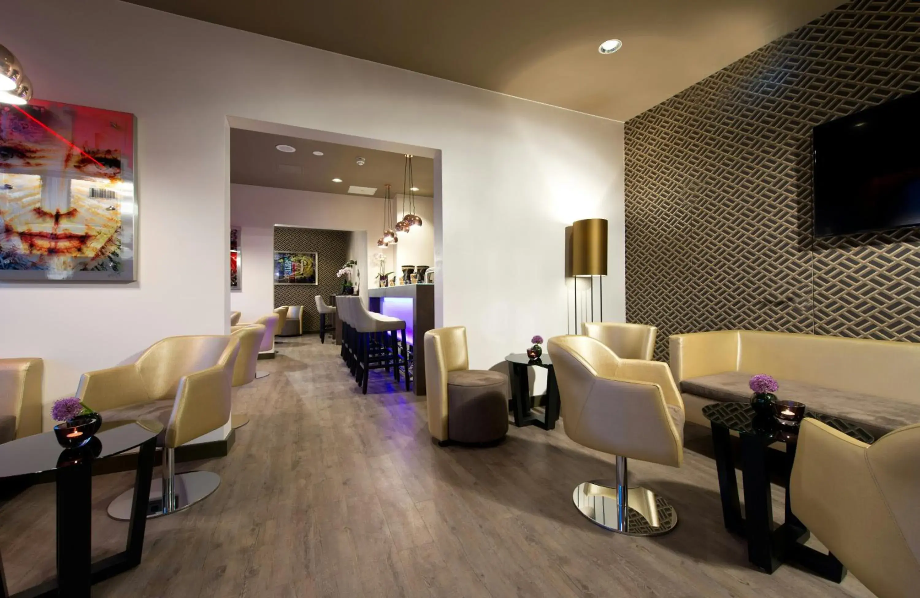 Lounge or bar in Leonardo Hotel Munich City Olympiapark Lounge or bar in Leonardo Hotel Munich City Olympiapark