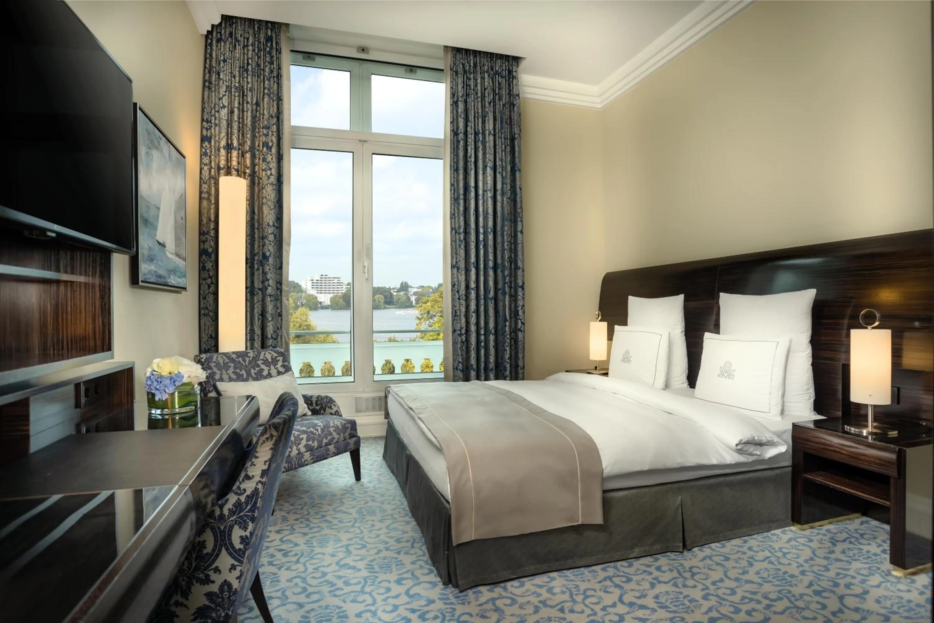 Bed in Hotel Atlantic Hamburg, Autograph Collection