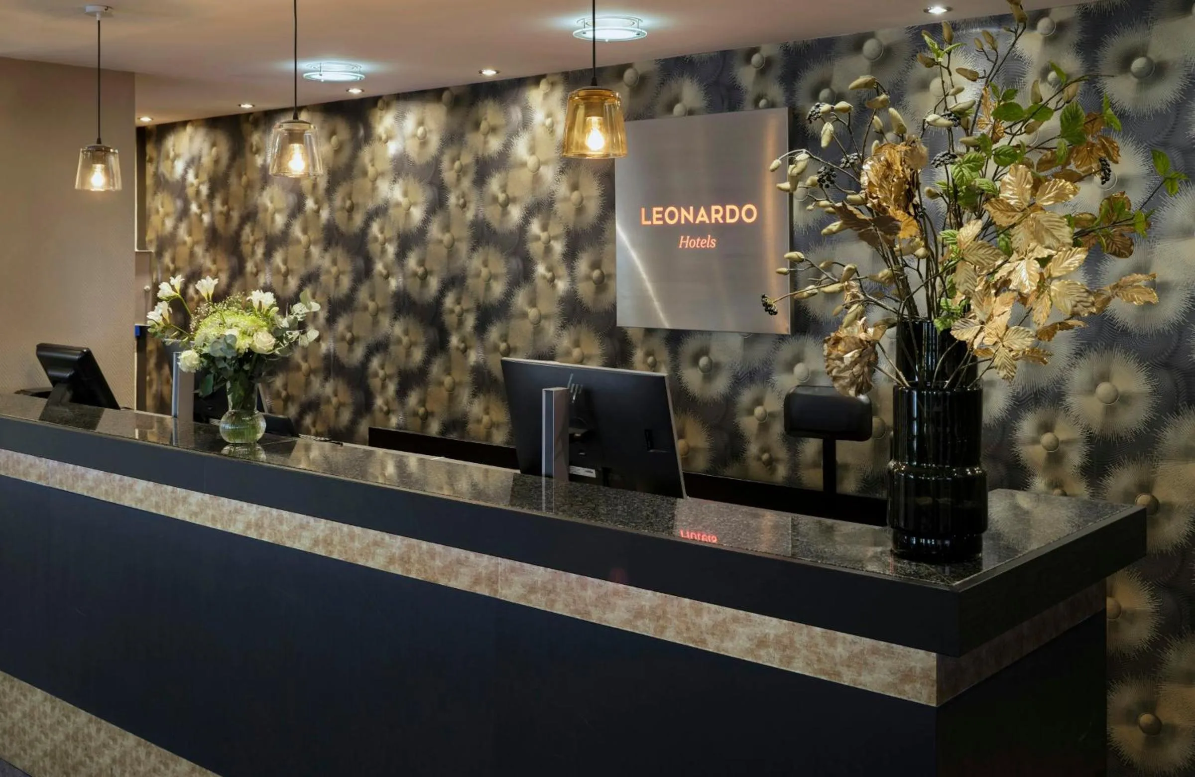 Lobby or reception in Leonardo Hotel Hamburg City Nord