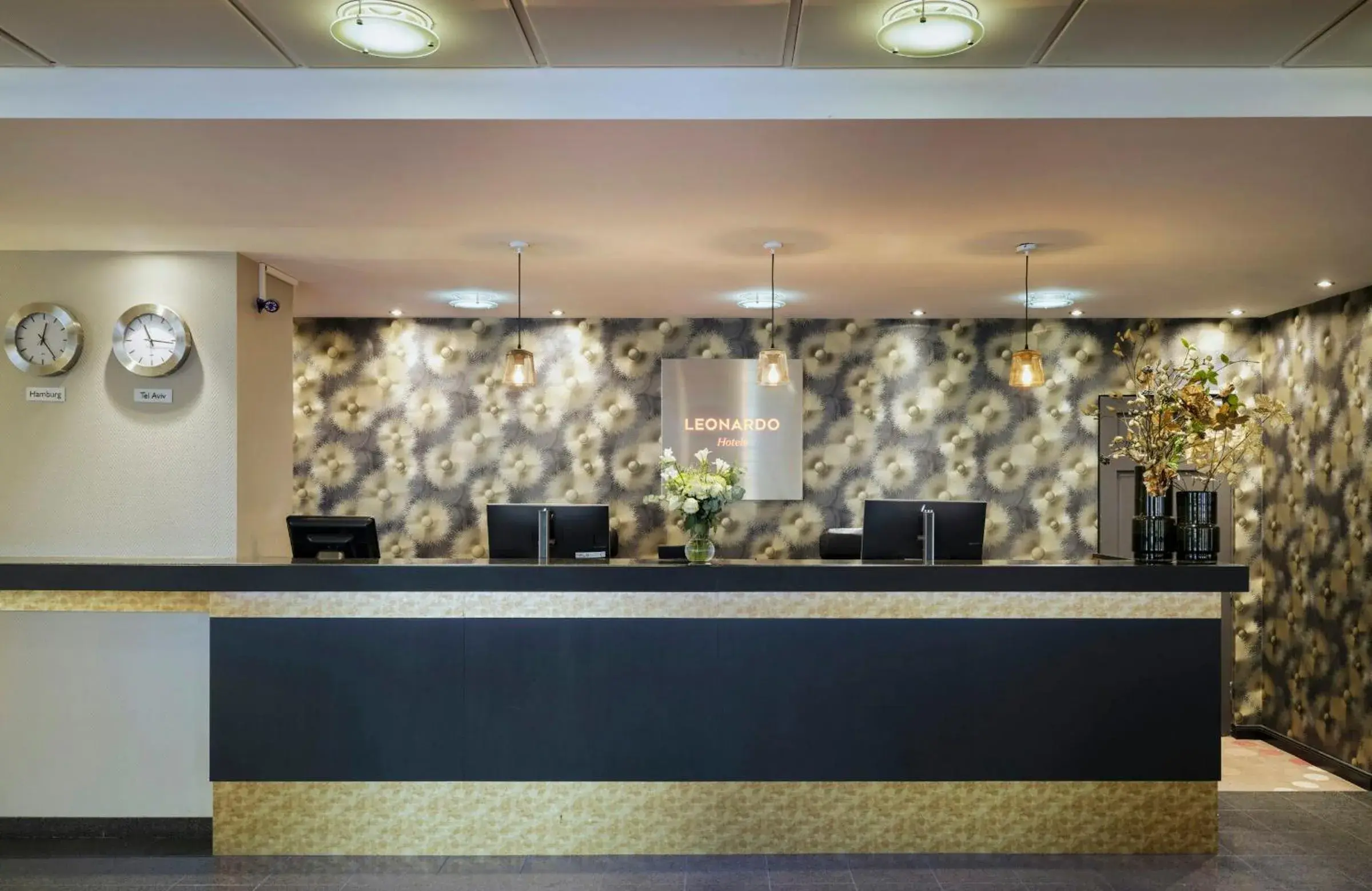Lobby or reception in Leonardo Hotel Hamburg City Nord Lobby or reception in Leonardo Hotel Hamburg City Nord