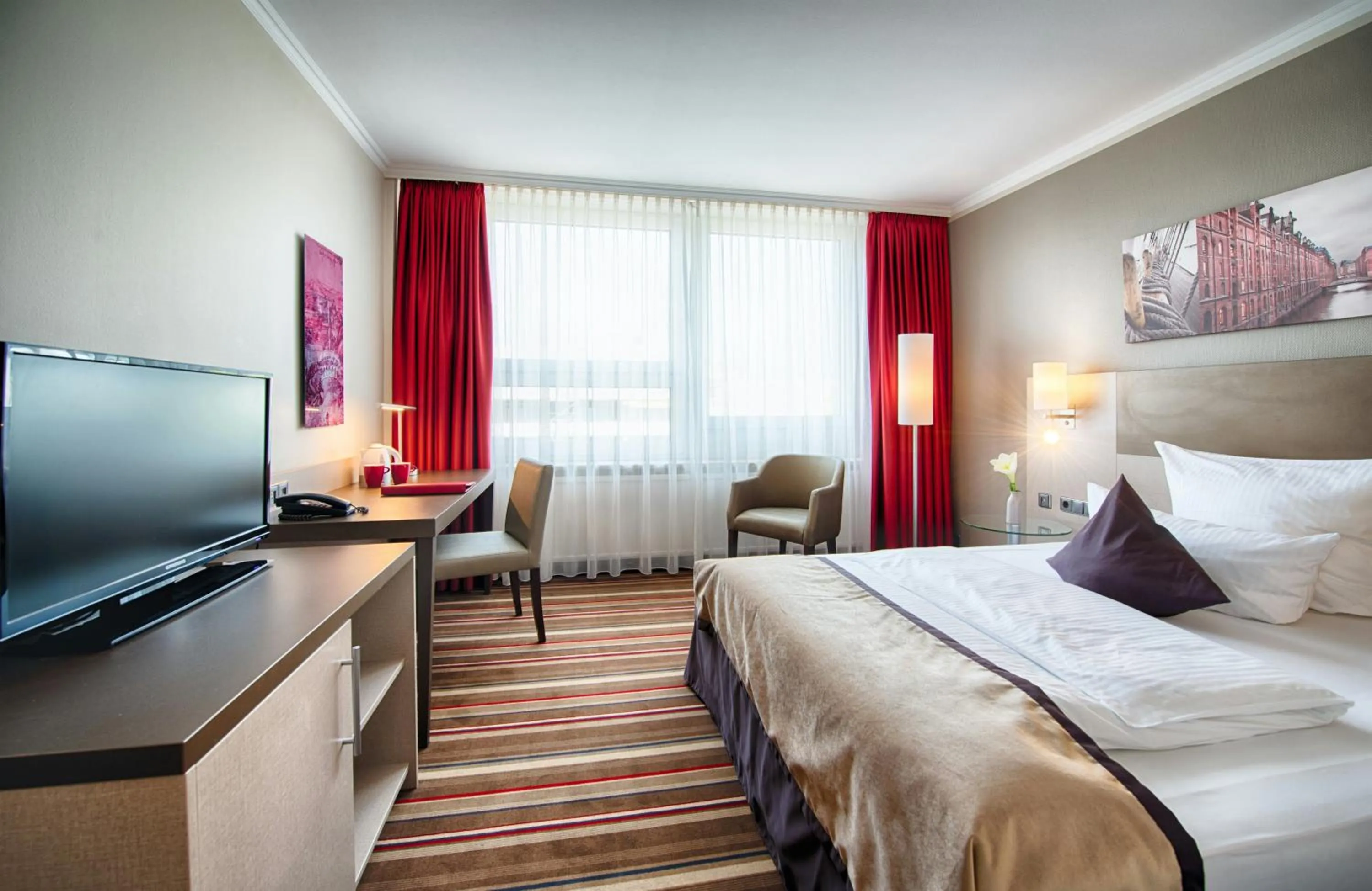 Photo of the whole room, Bed in Leonardo Hotel Hamburg City Nord