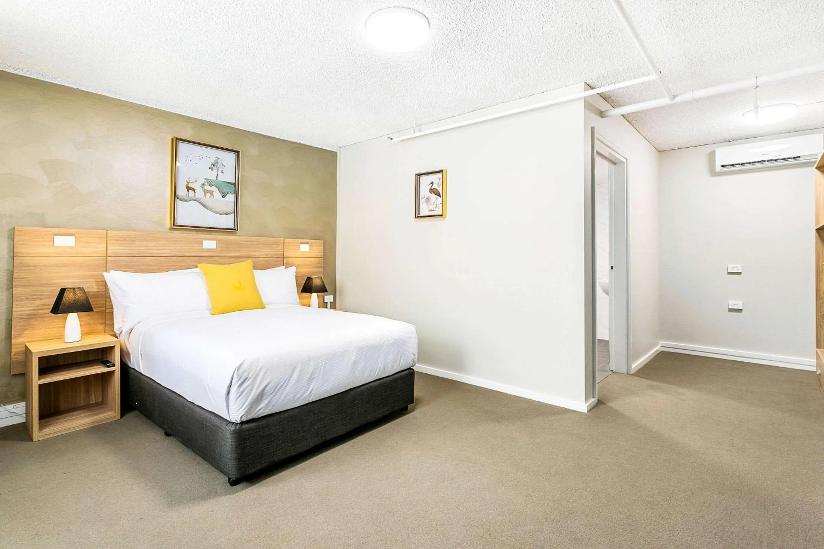 Bedroom, Bed in Quality Inn Sunshine Haberfield