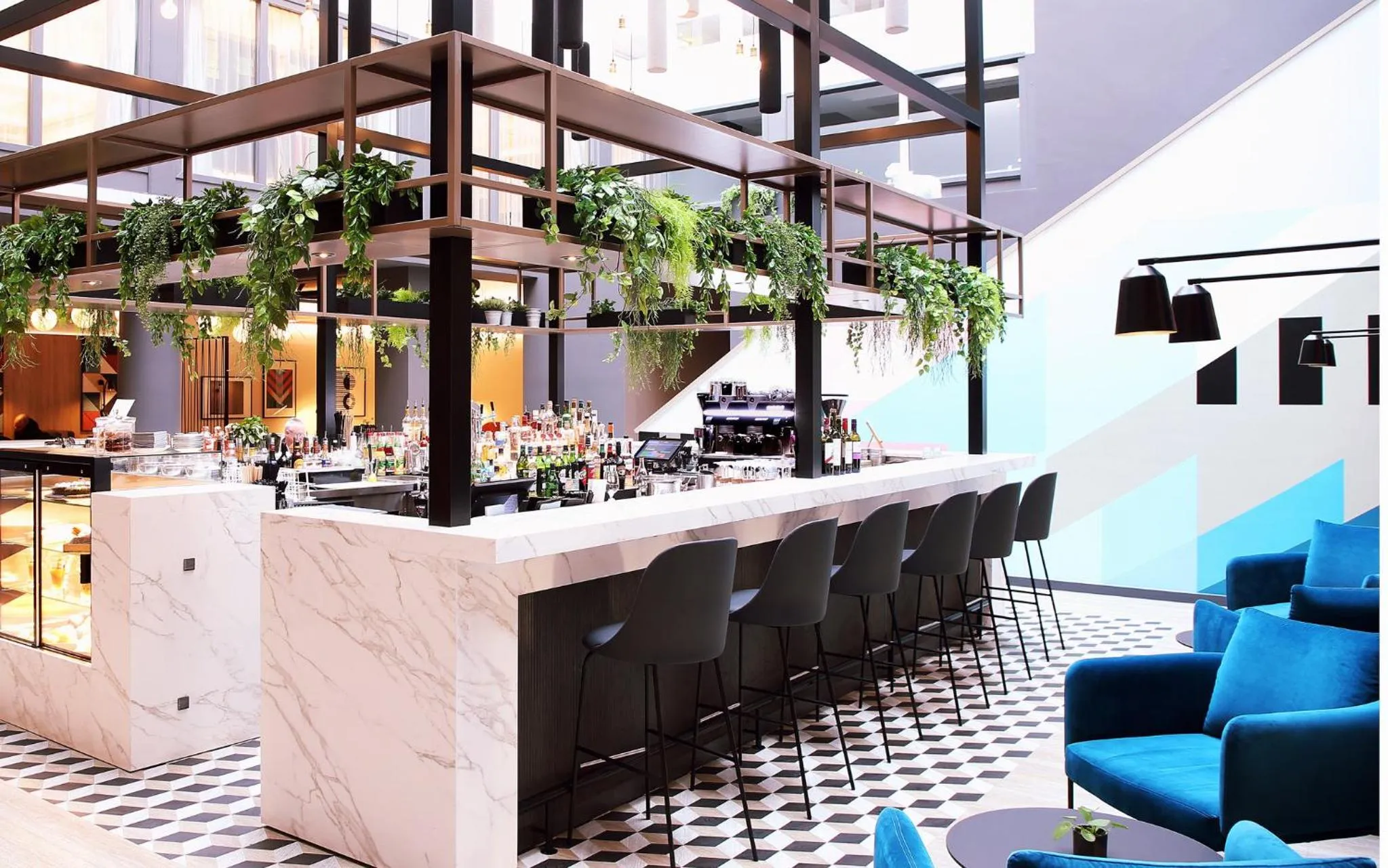 Lounge or bar in Crowne Plaza Hamburg-City Alster by IHG
