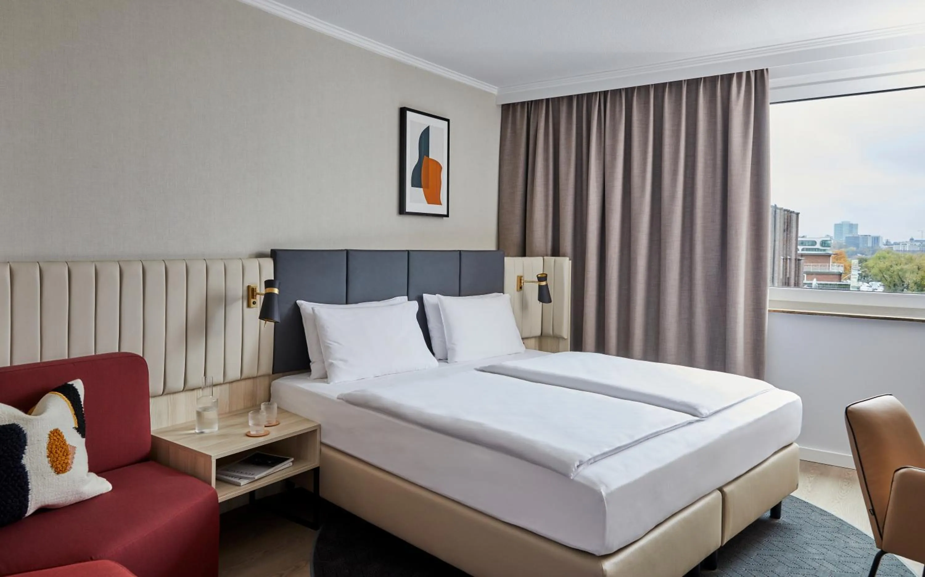 Bedroom, Bed in Crowne Plaza Hamburg-City Alster by IHG
