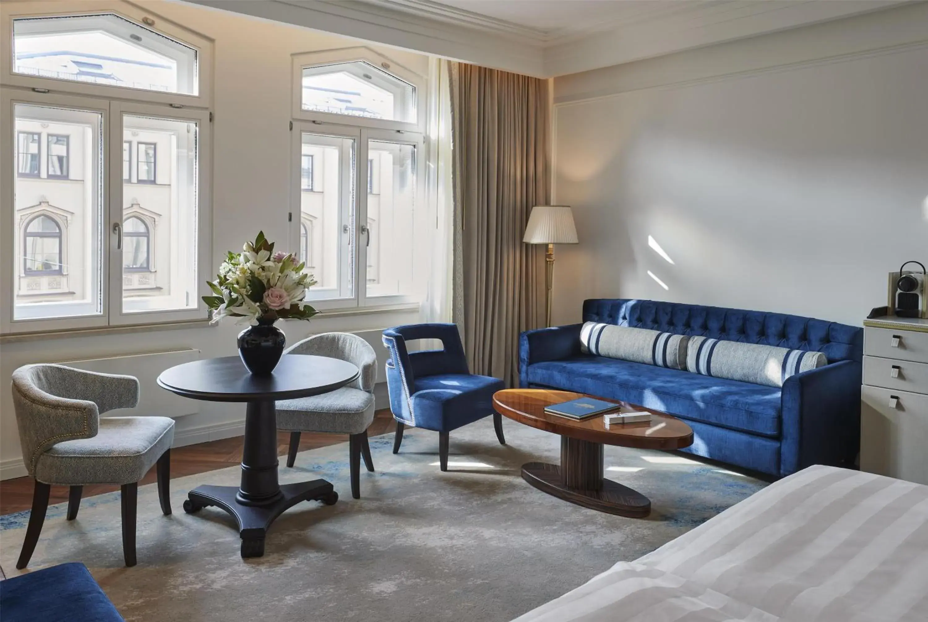 Bedroom, Bed in Vier Jahreszeiten Kempinski München Bedroom, Bed in Vier Jahreszeiten Kempinski München