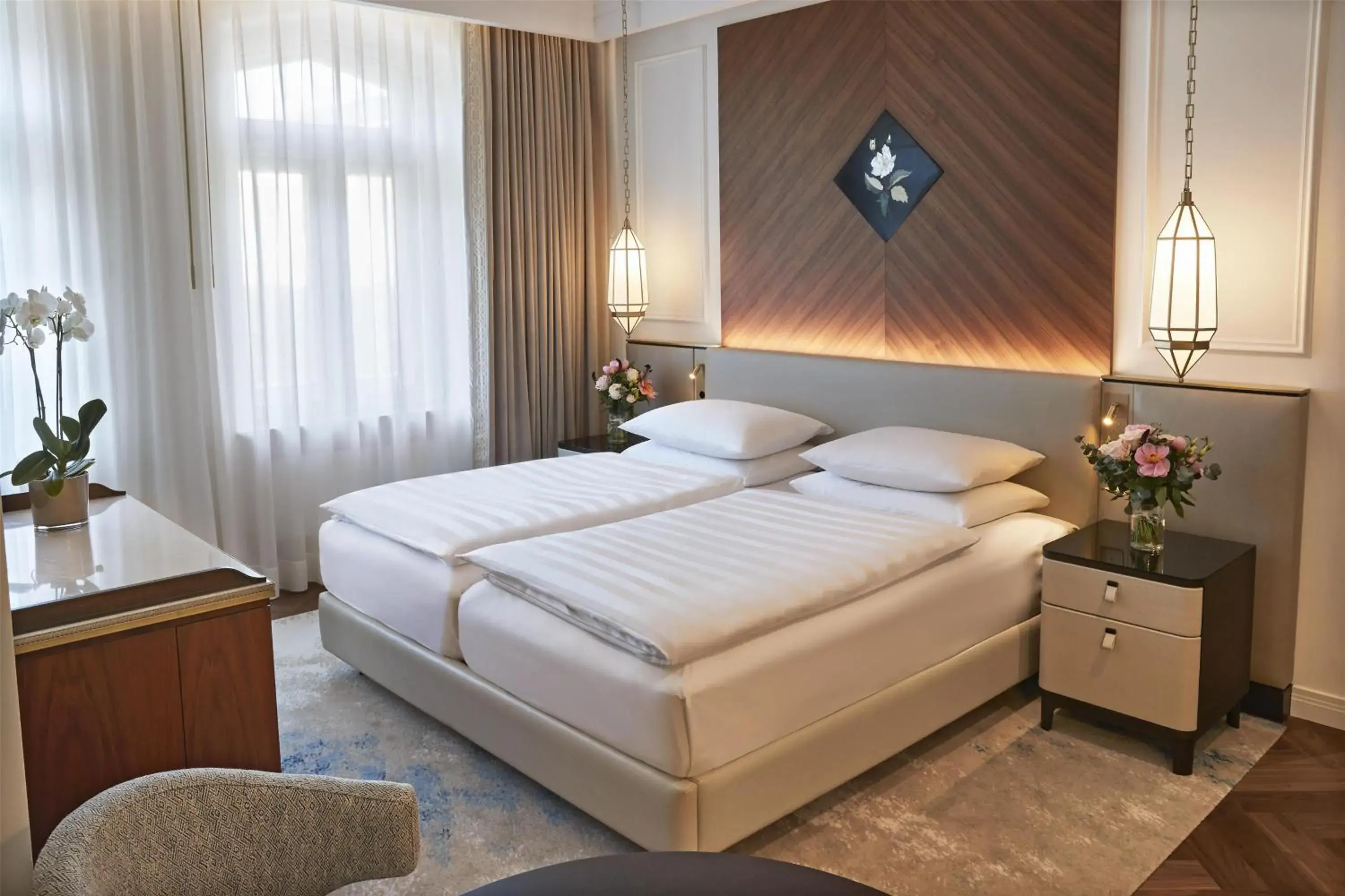 Property building, Bed in Vier Jahreszeiten Kempinski München Property building, Bed in Vier Jahreszeiten Kempinski München