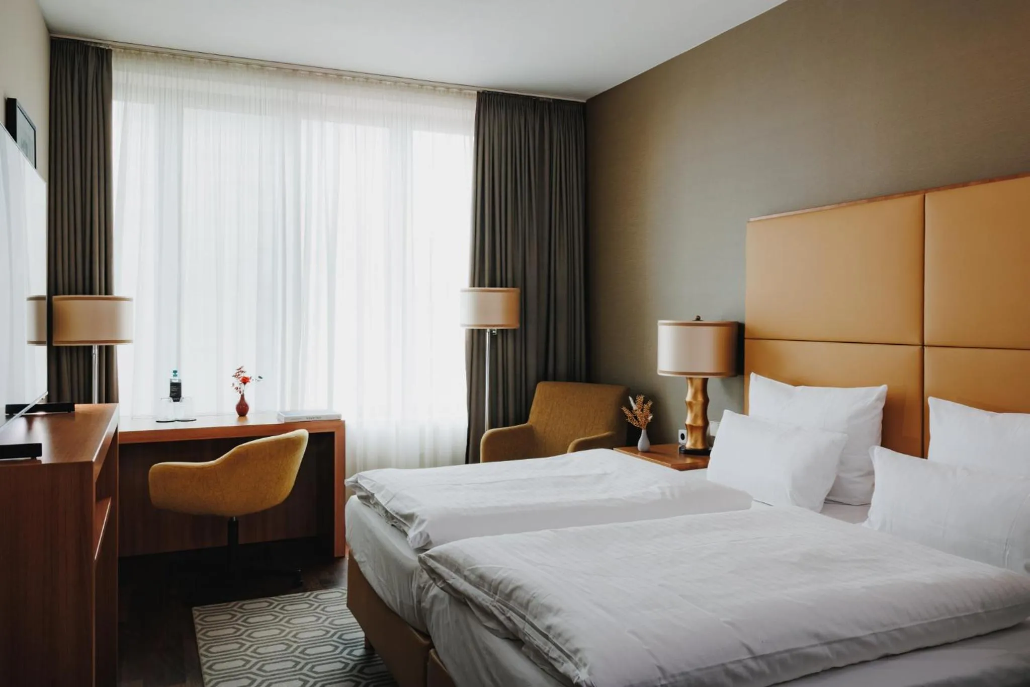 Living room, Bed in AMERON Köln Hotel Regent