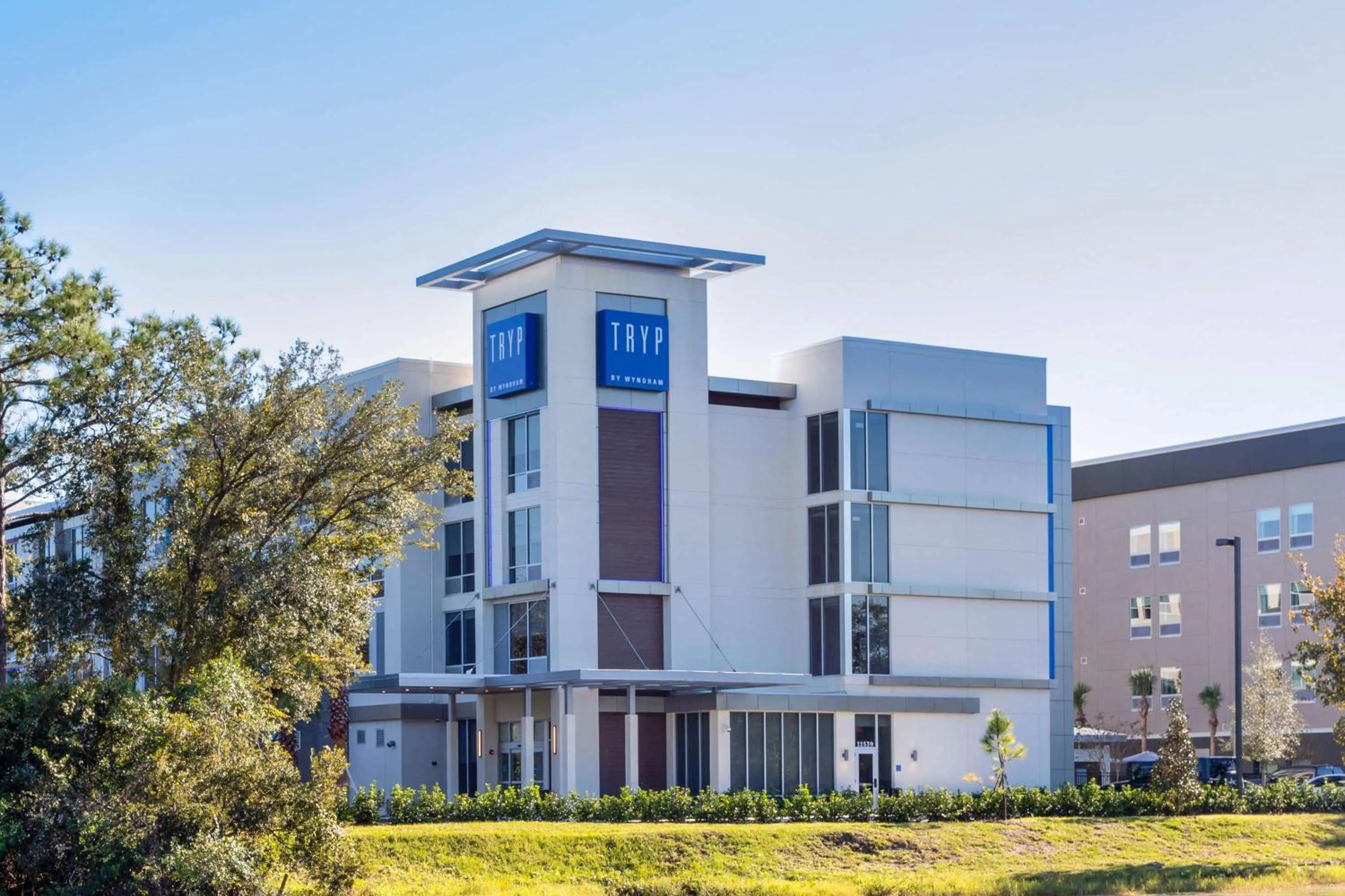 Property building in TRYP by Wyndham Orlando