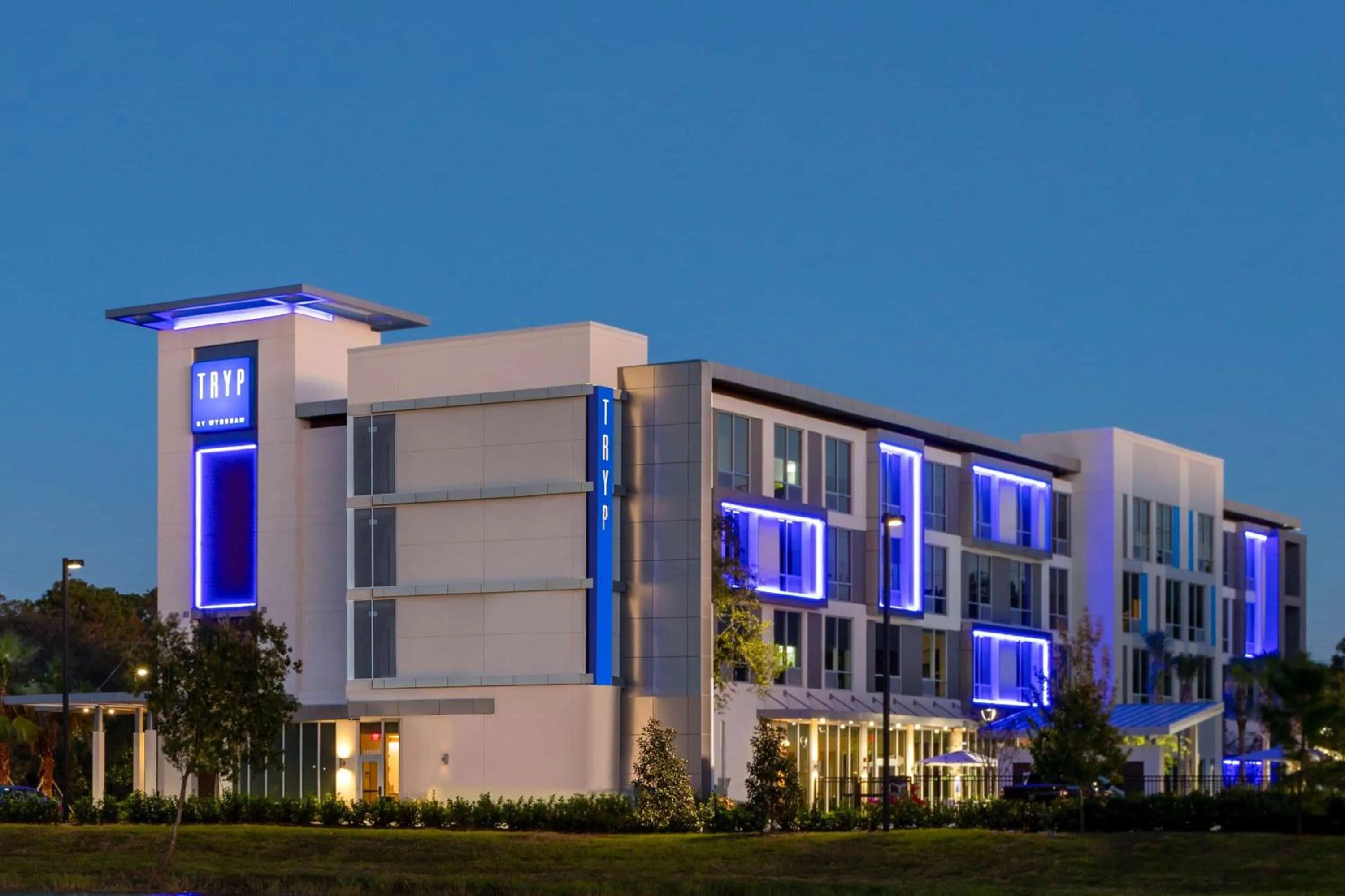 Property building in TRYP by Wyndham Orlando