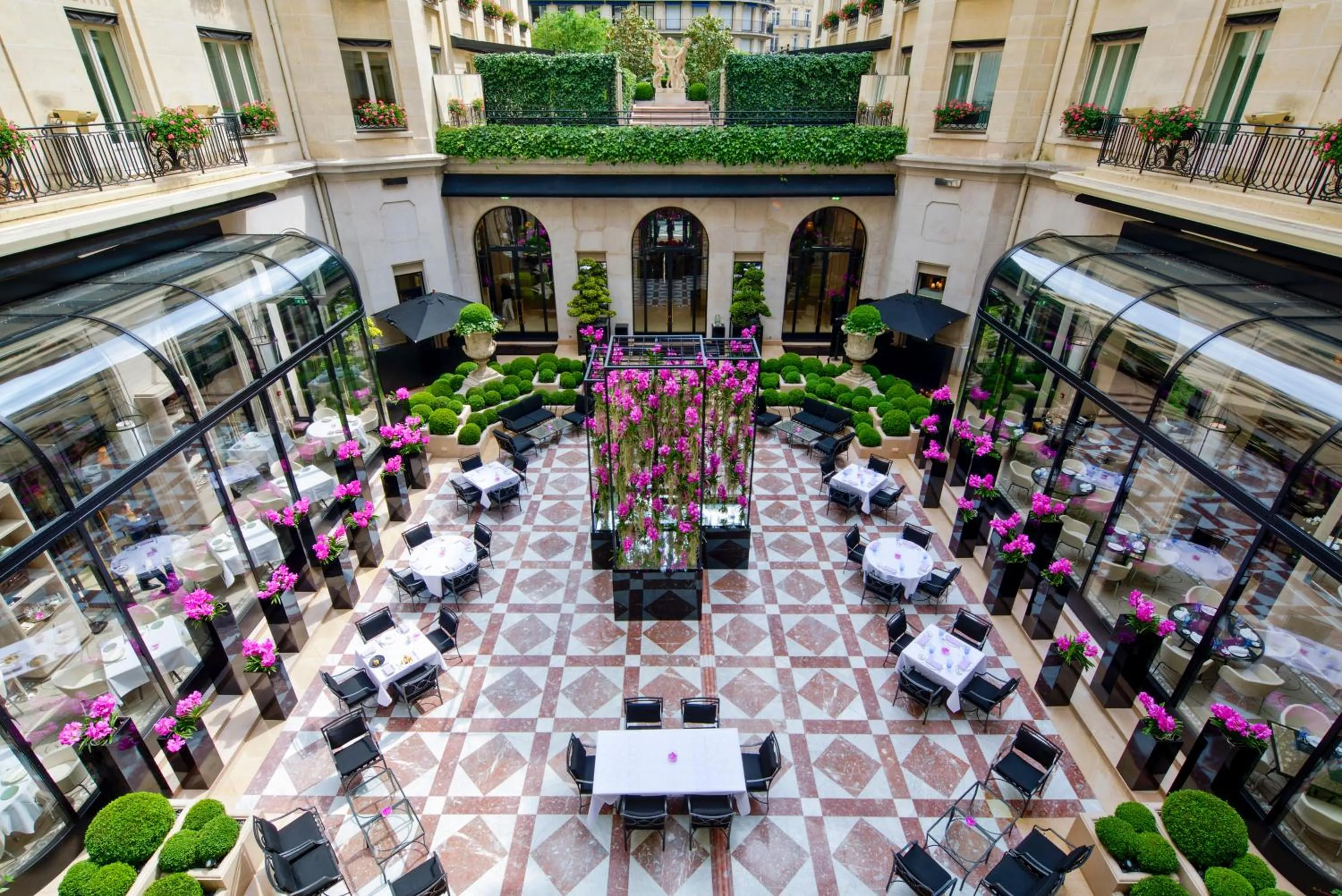 Restaurant/places to eat in Four Seasons Hotel George V Paris