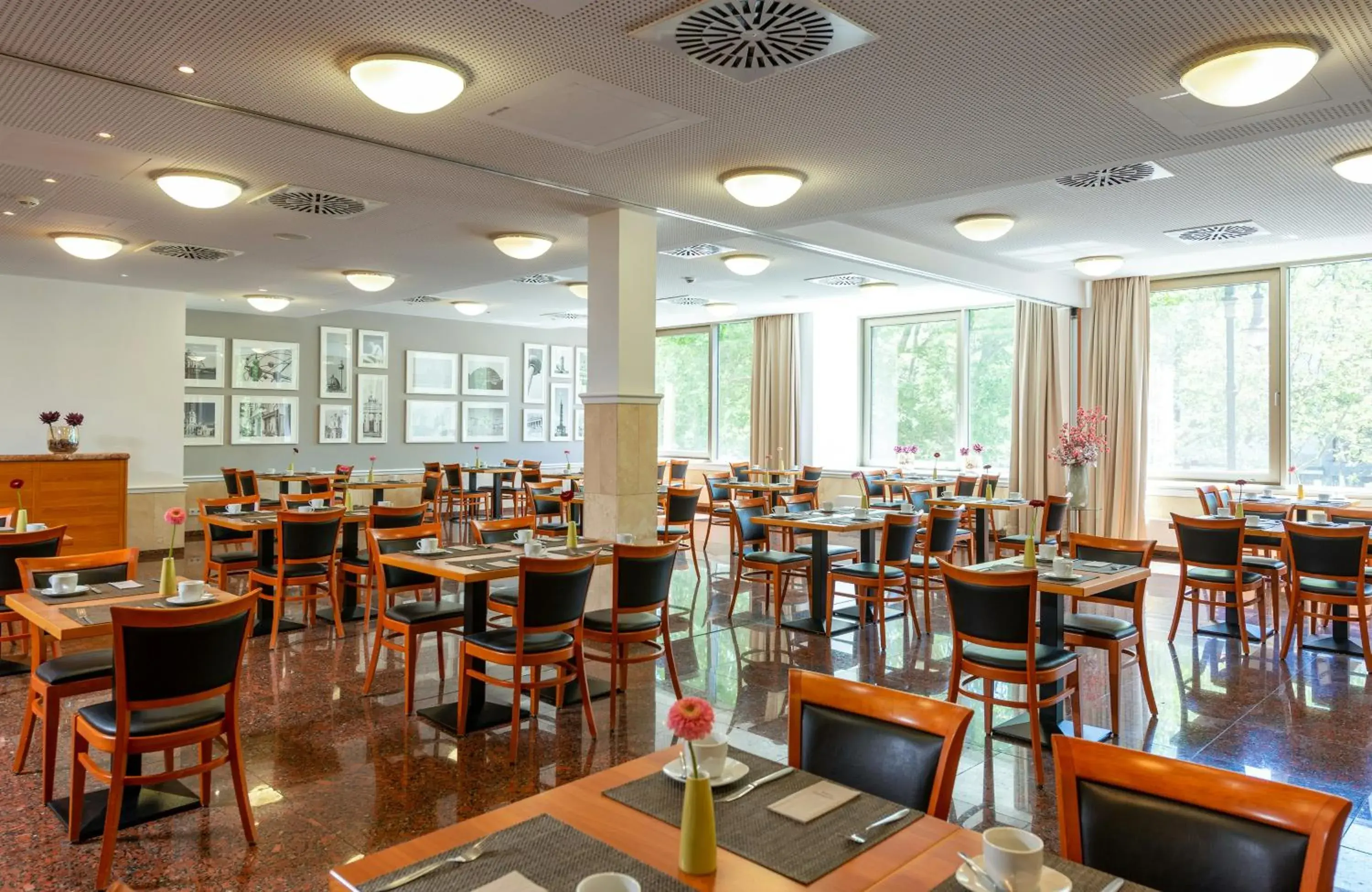 Breakfast in Leonardo Hotel Berlin KU'DAMM Breakfast in Leonardo Hotel Berlin KU'DAMM