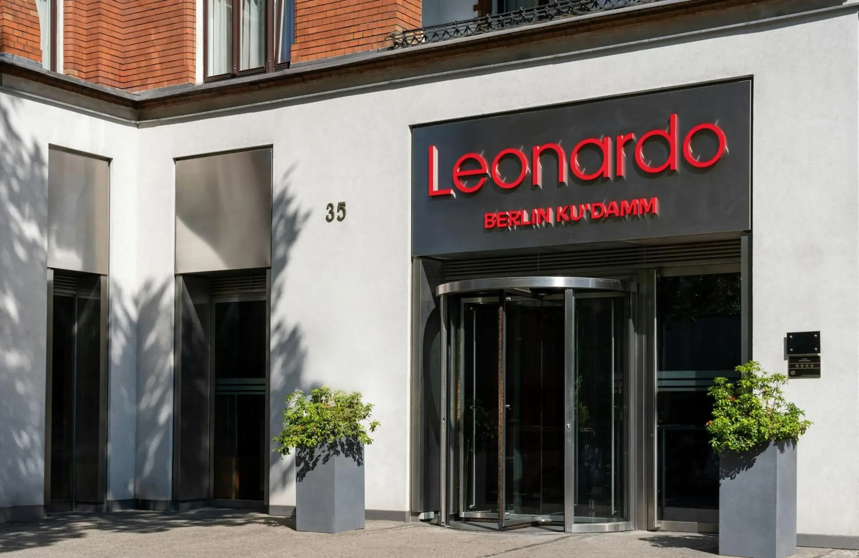 Facade/entrance in Leonardo Hotel Berlin KU'DAMM Facade/entrance in Leonardo Hotel Berlin KU'DAMM