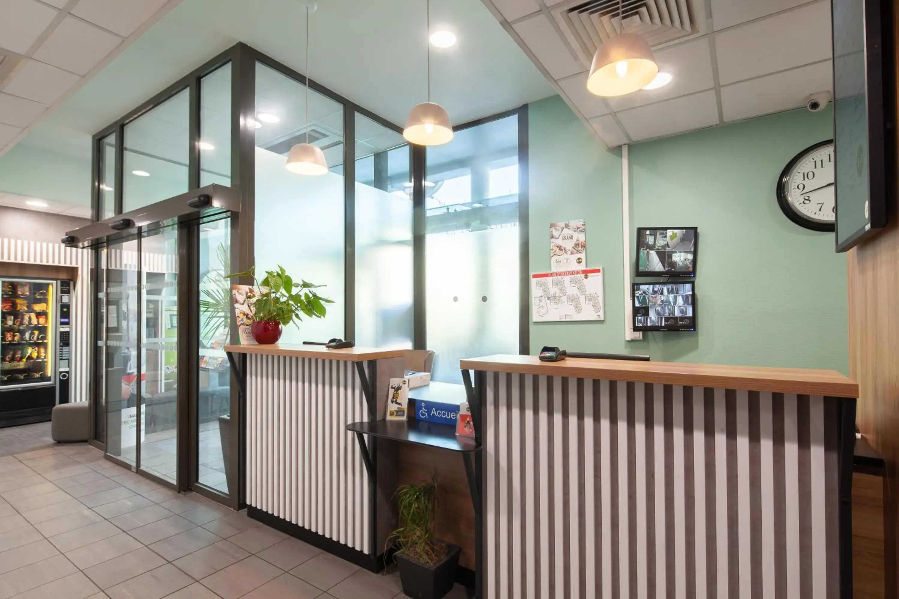 Lobby or reception in B&B HOTEL Paris Saint-Denis Pleyel Lobby or reception in B&B HOTEL Paris Saint-Denis Pleyel