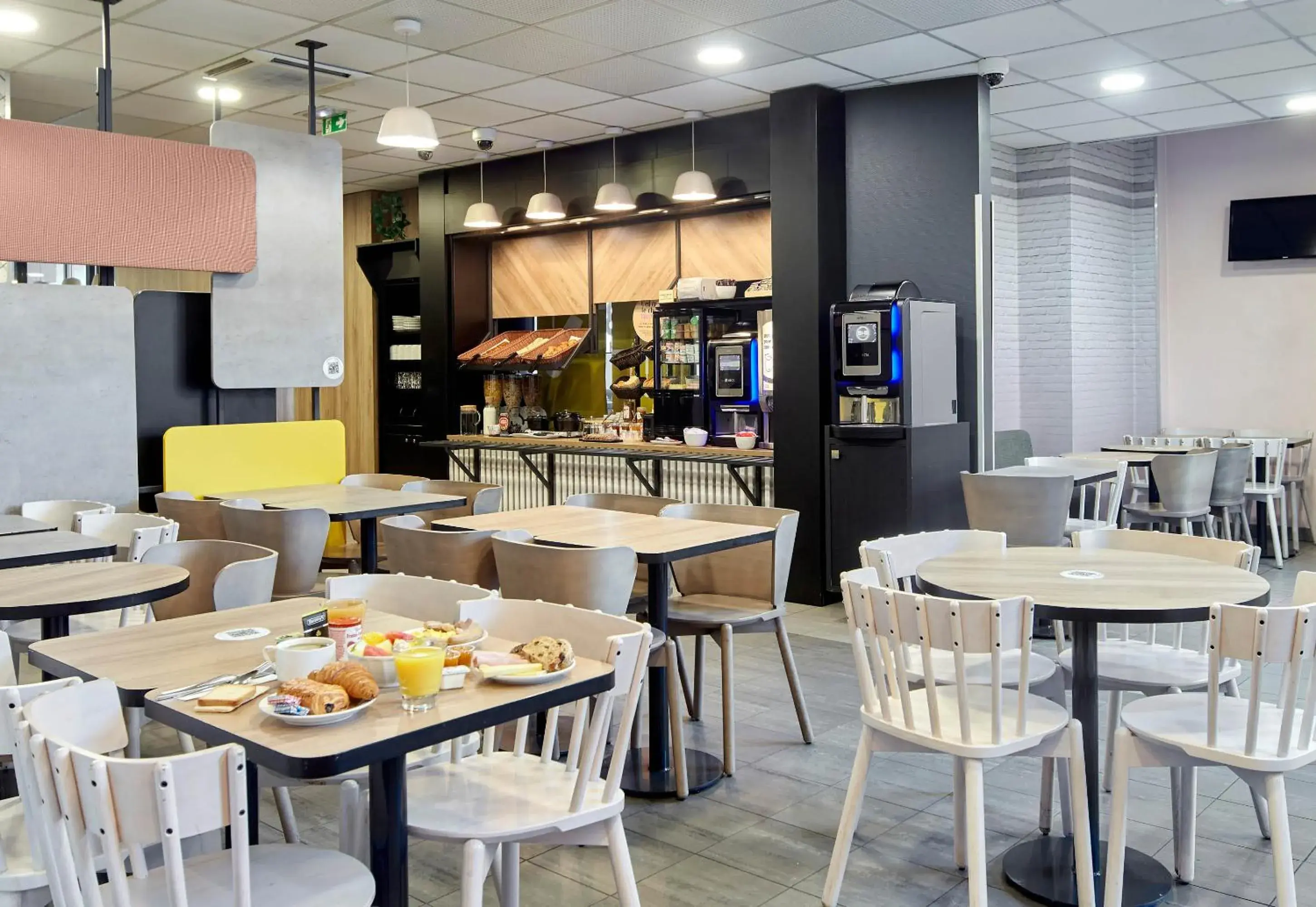 Restaurant/places to eat in B&B HOTEL Paris Saint-Denis Pleyel Restaurant/places to eat in B&B HOTEL Paris Saint-Denis Pleyel