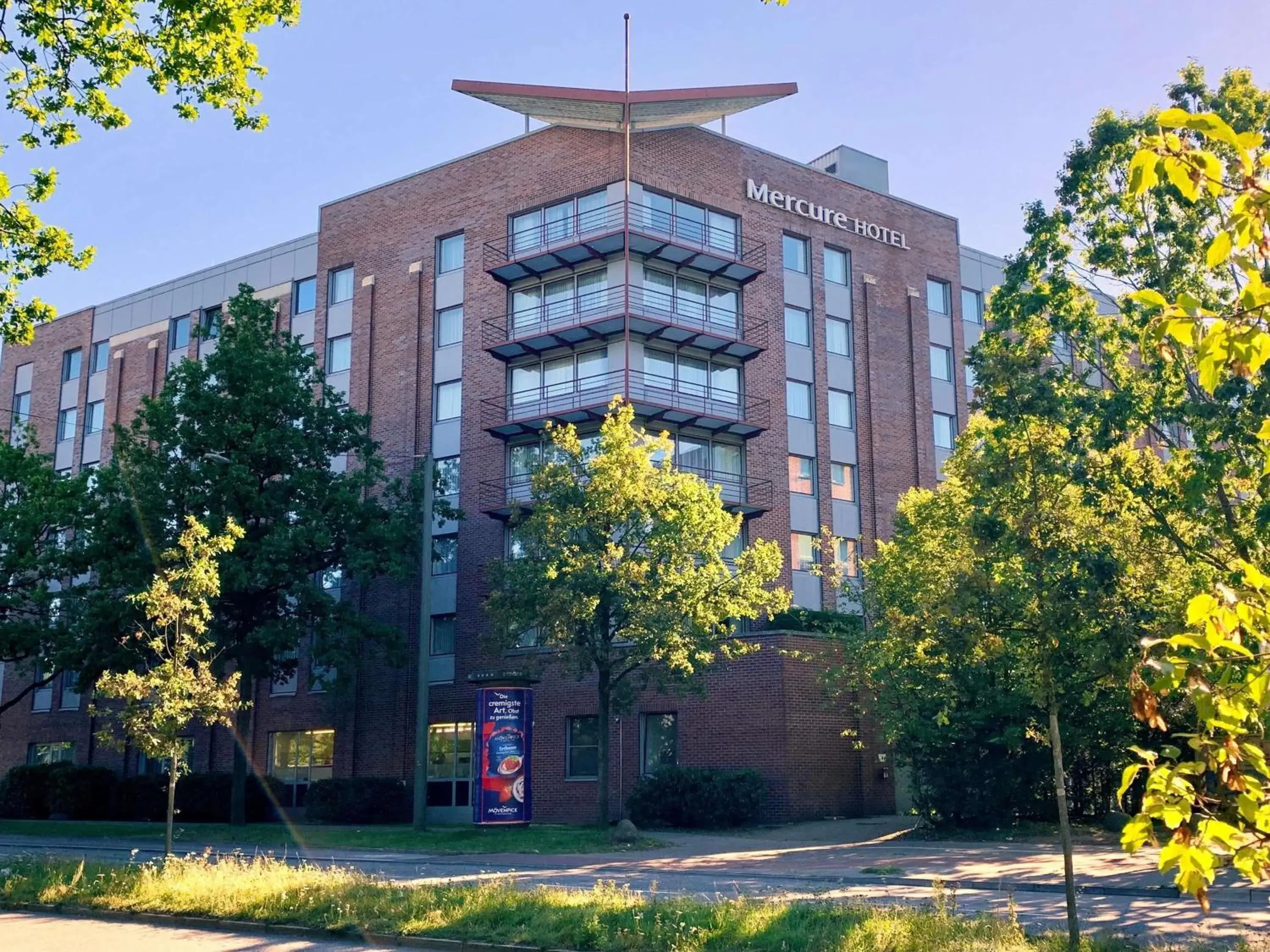 Property building in Mercure Hotel Hamburg am Volkspark Property building in Mercure Hotel Hamburg am Volkspark