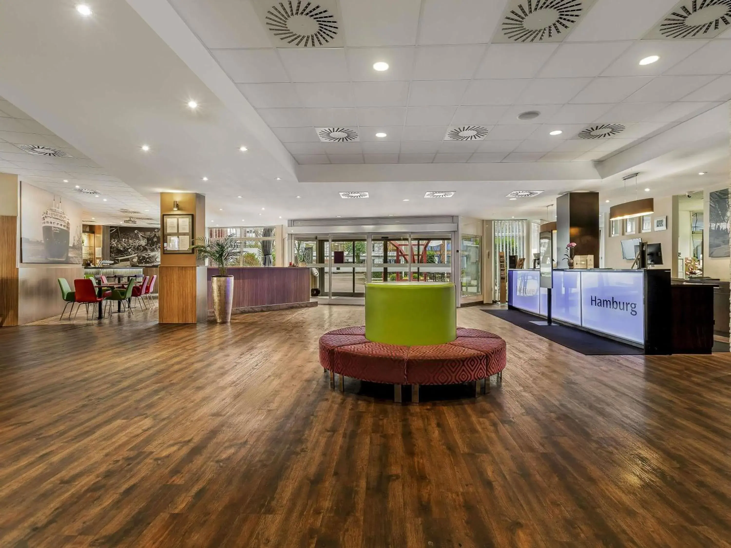 Lobby or reception in Mercure Hotel Hamburg am Volkspark Lobby or reception in Mercure Hotel Hamburg am Volkspark