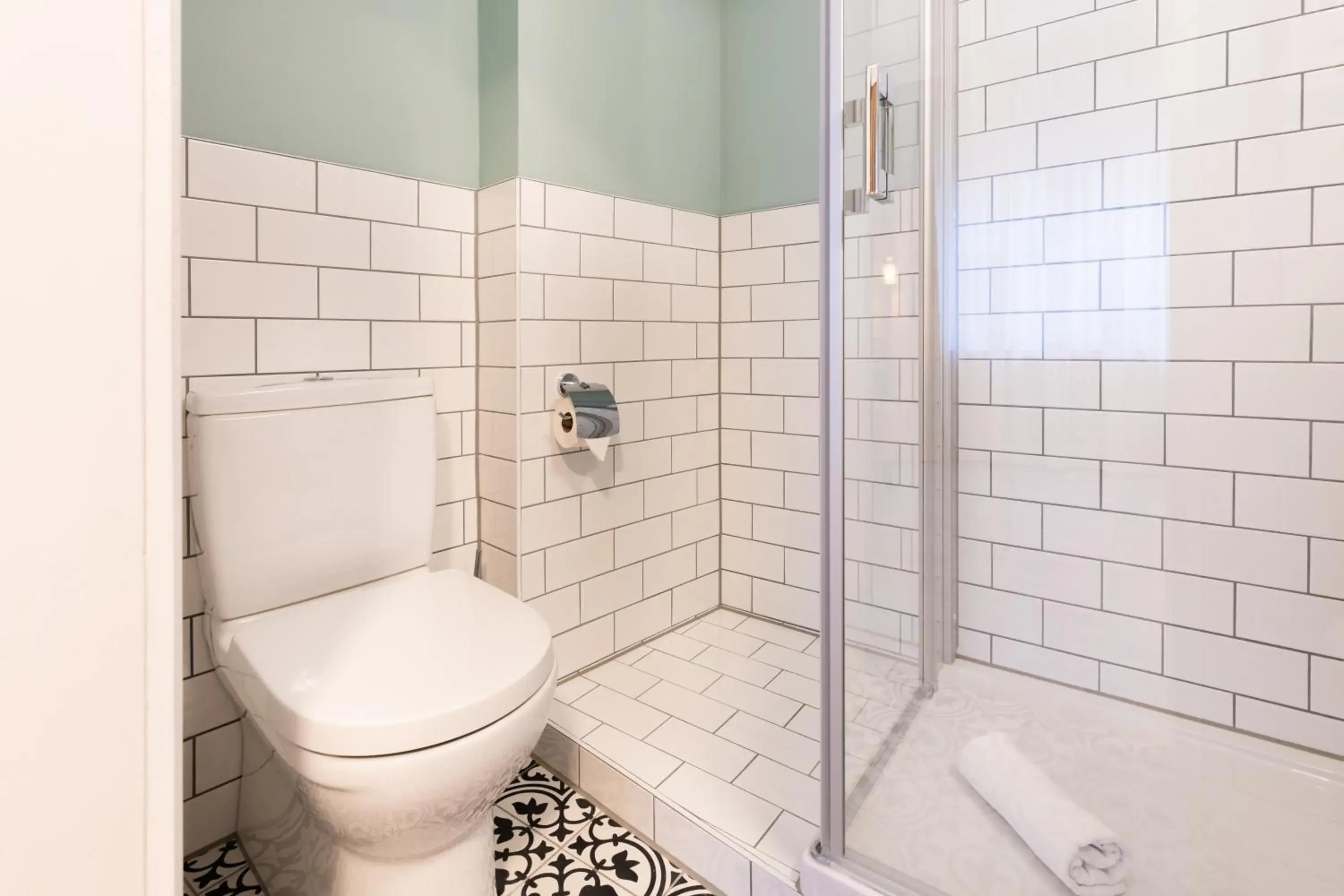 Shower in Garner Hotel Cologne - Engelbertz by IHG Shower in Garner Hotel Cologne - Engelbertz by IHG