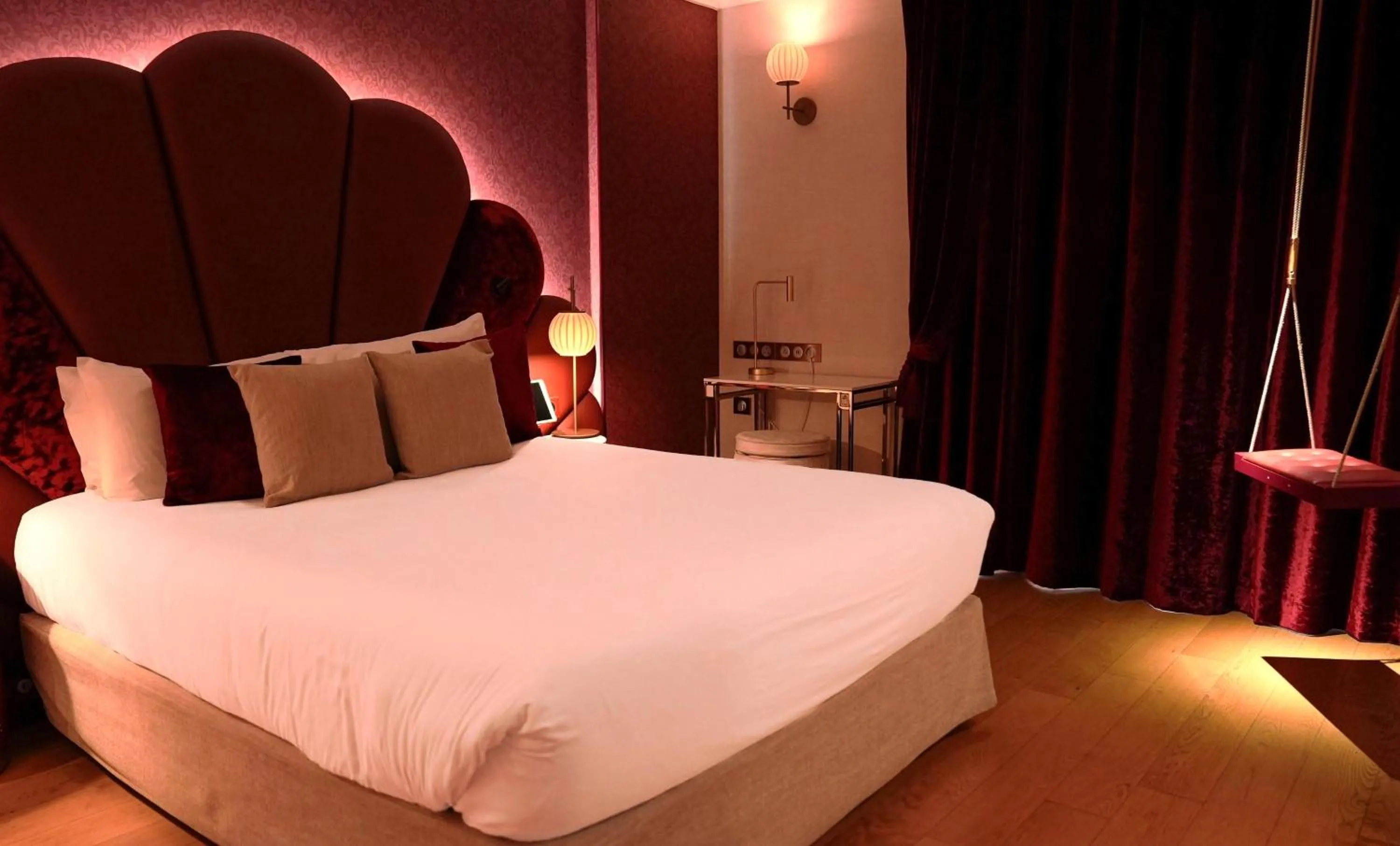Bedroom, Bed in Paris j'Adore Hotel & Spa