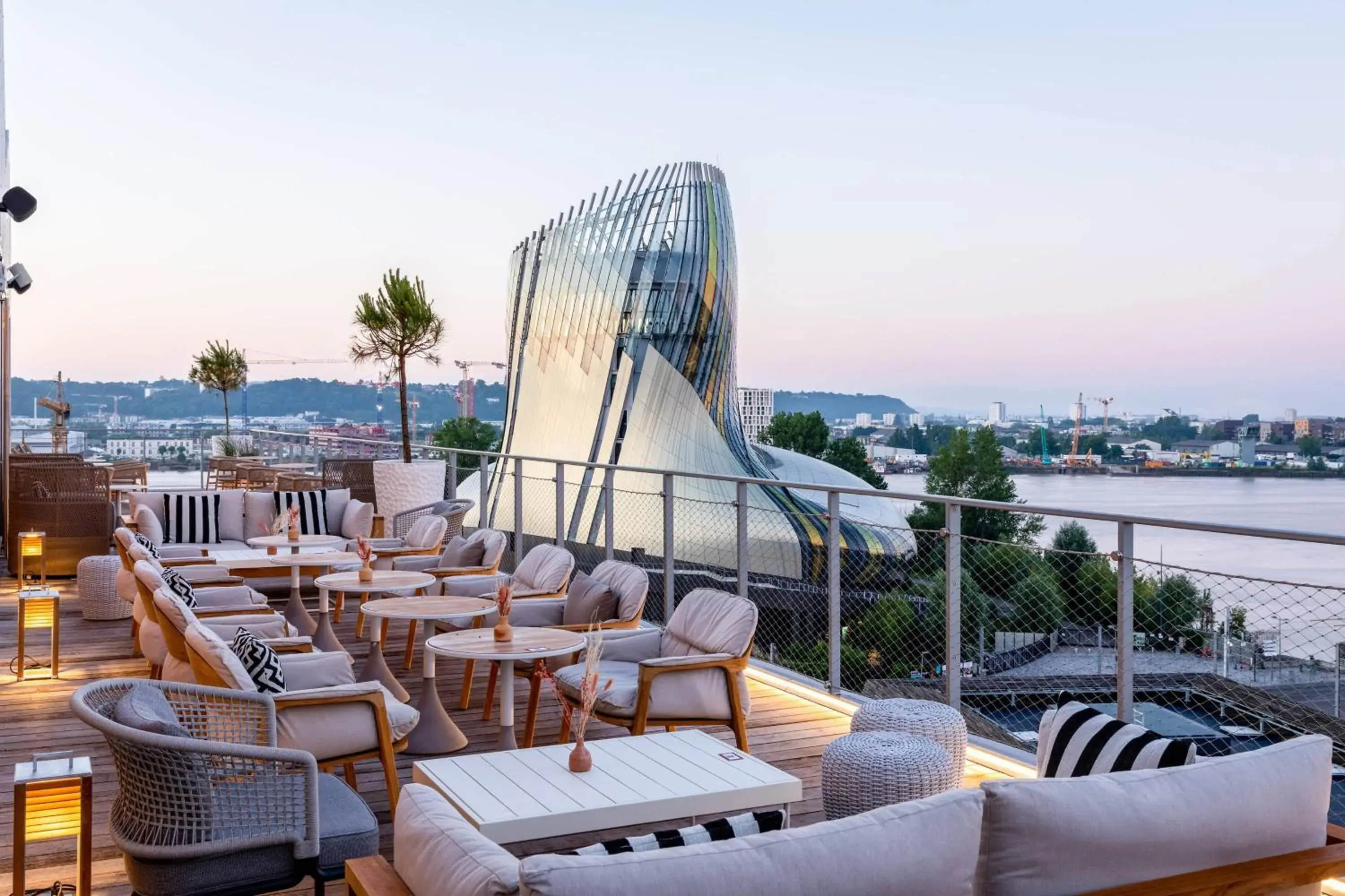 Lounge or bar in Renaissance Bordeaux Hotel Lounge or bar in Renaissance Bordeaux Hotel