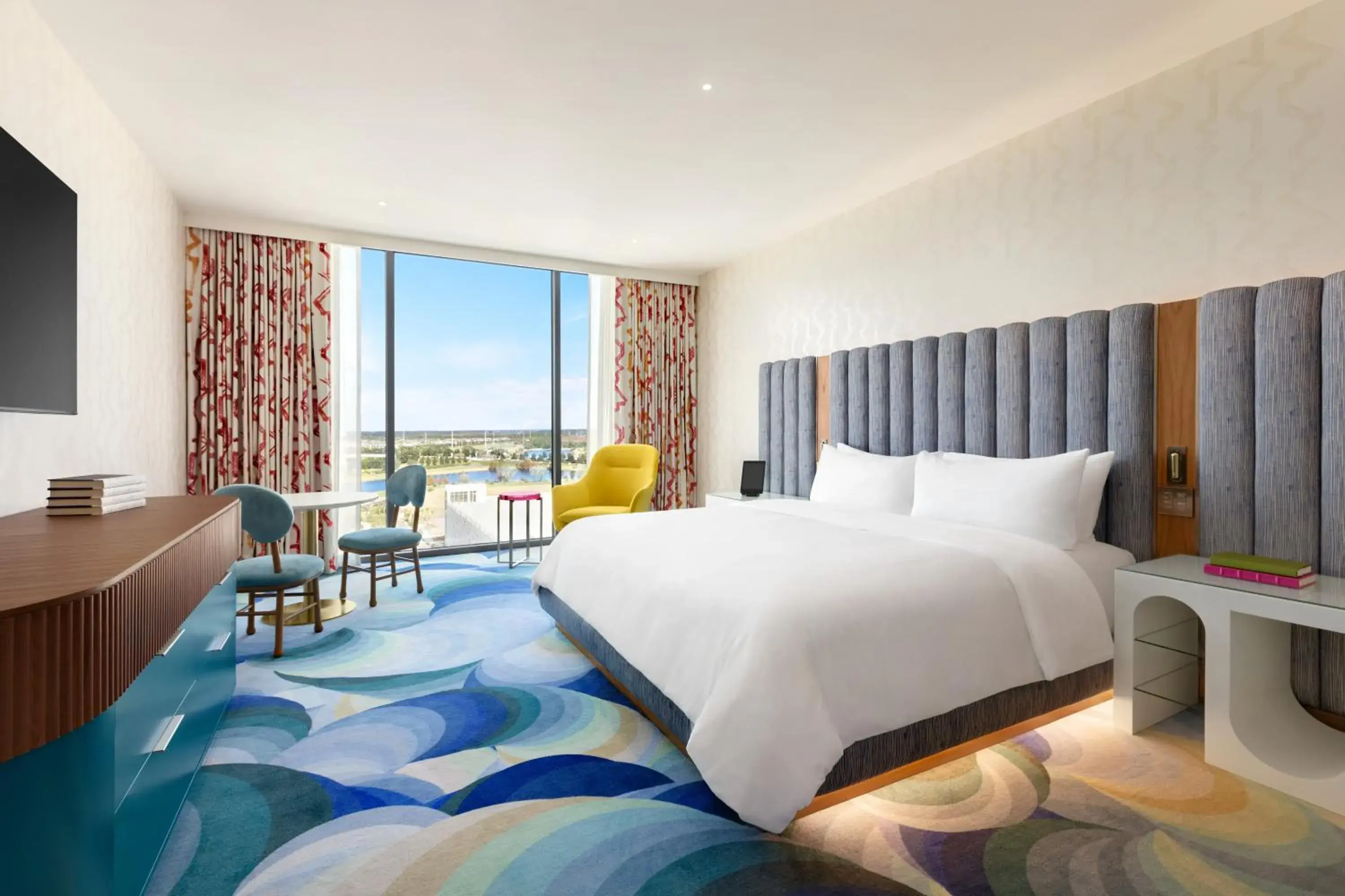 TV and multimedia, Bed in Lake Nona Wave Hotel TV and multimedia, Bed in Lake Nona Wave Hotel