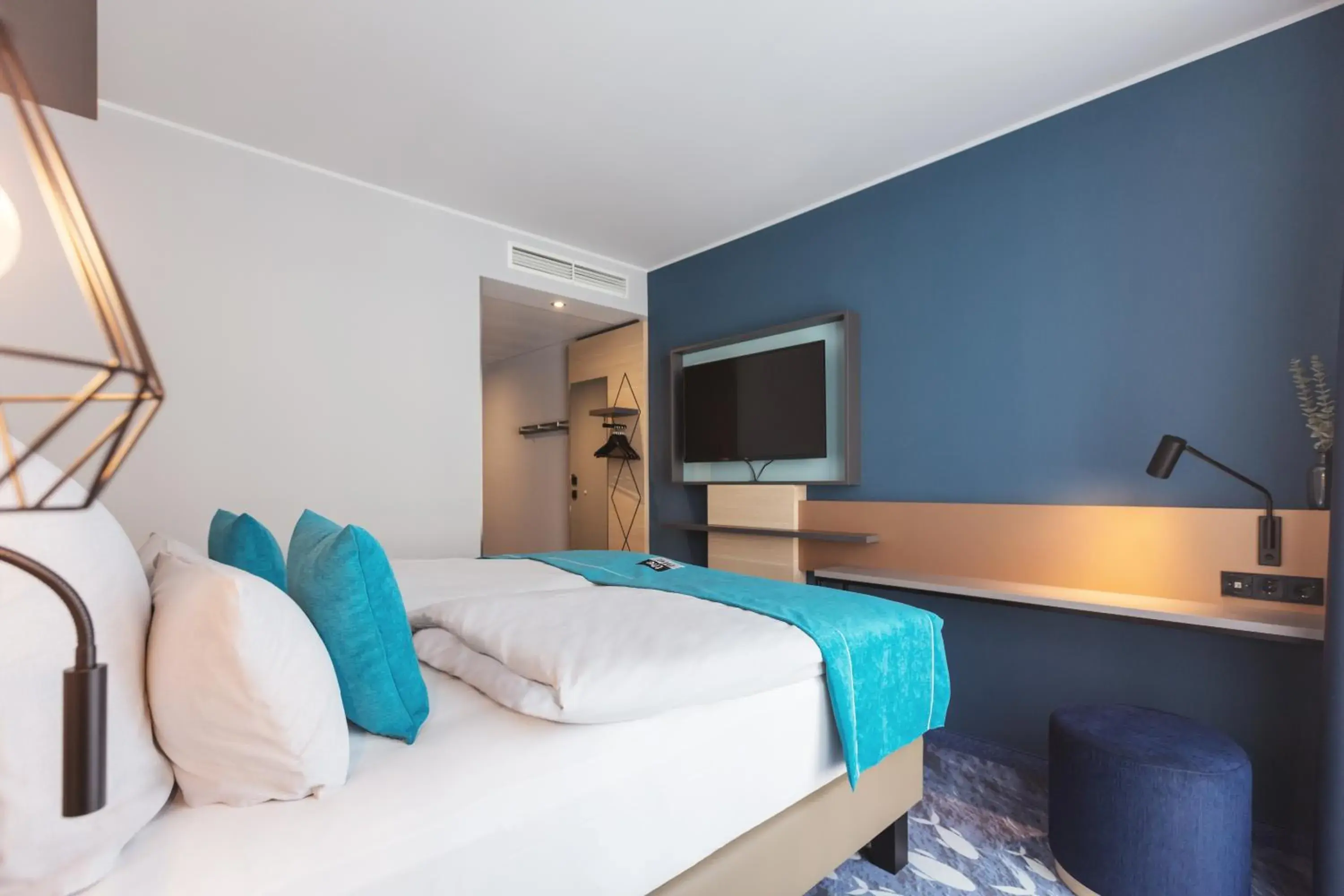 Bed in Holiday Inn - the niu, Yen Hamburg City by IHG Bed in Holiday Inn - the niu, Yen Hamburg City by IHG