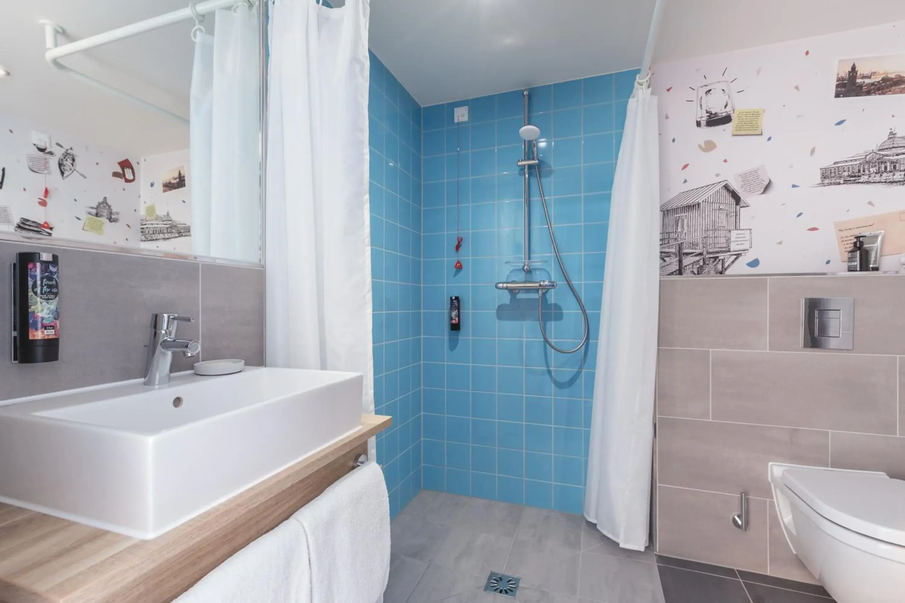 Shower in Holiday Inn - the niu, Yen Hamburg City by IHG Shower in Holiday Inn - the niu, Yen Hamburg City by IHG