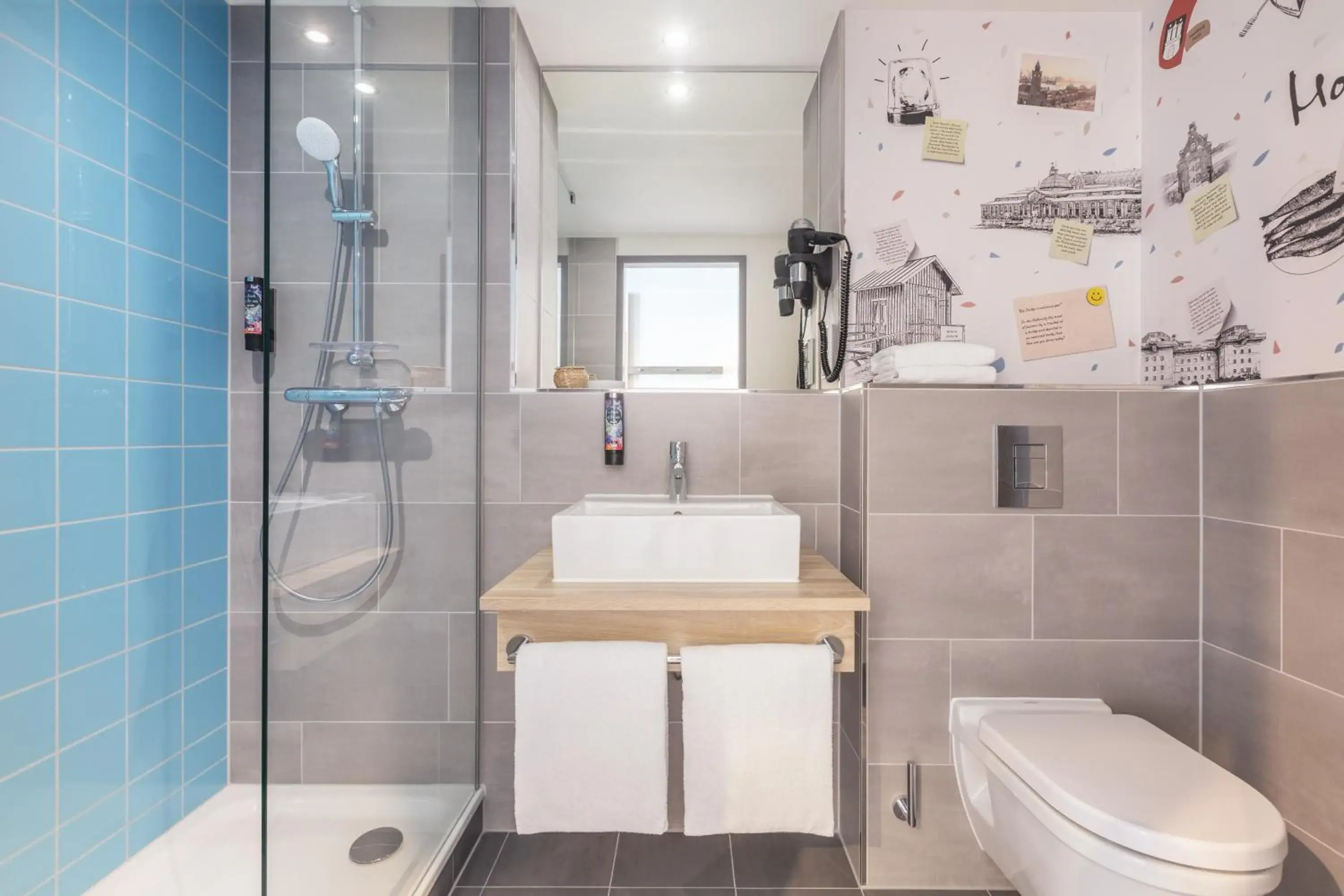 Shower in Holiday Inn - the niu, Yen Hamburg City by IHG Shower in Holiday Inn - the niu, Yen Hamburg City by IHG