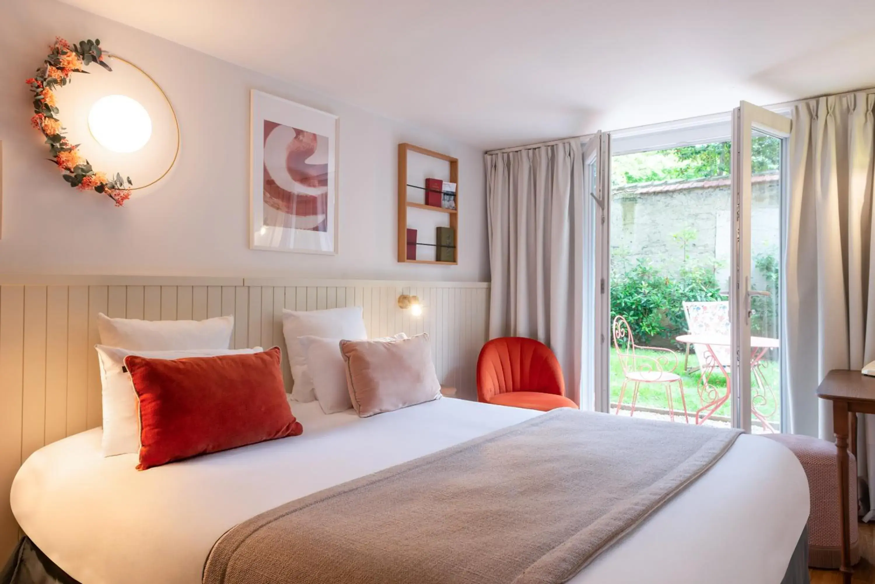 Property building, Bed in Hôtel Maison Lacassagne Lyon Property building, Bed in Hôtel Maison Lacassagne Lyon